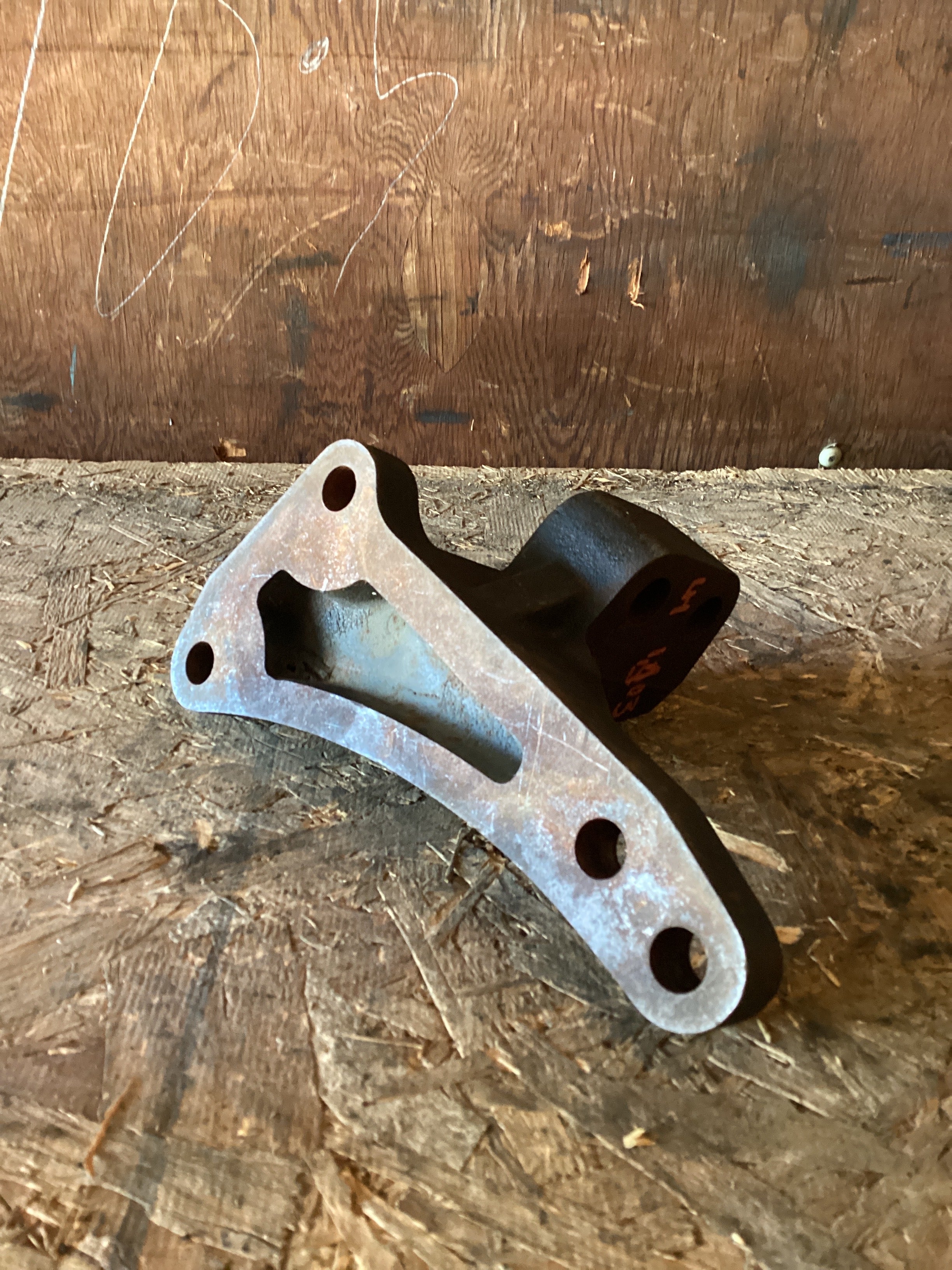USED | REAR ENGINE MOUNT LHS DETROIT DD15 | SKU1,103