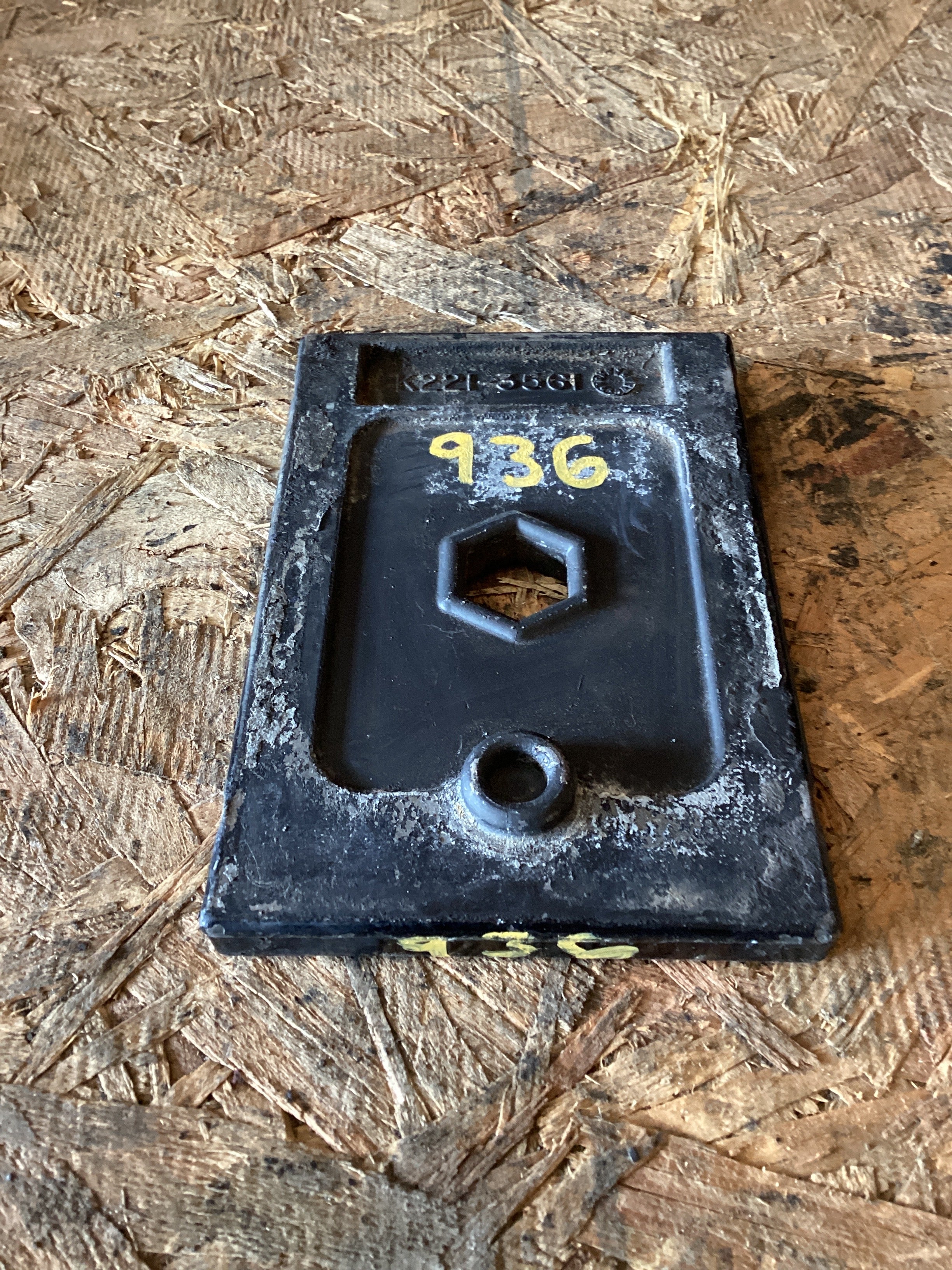 USED | FRONT LEAF SPRING SPACER KENWORTH | SKU936