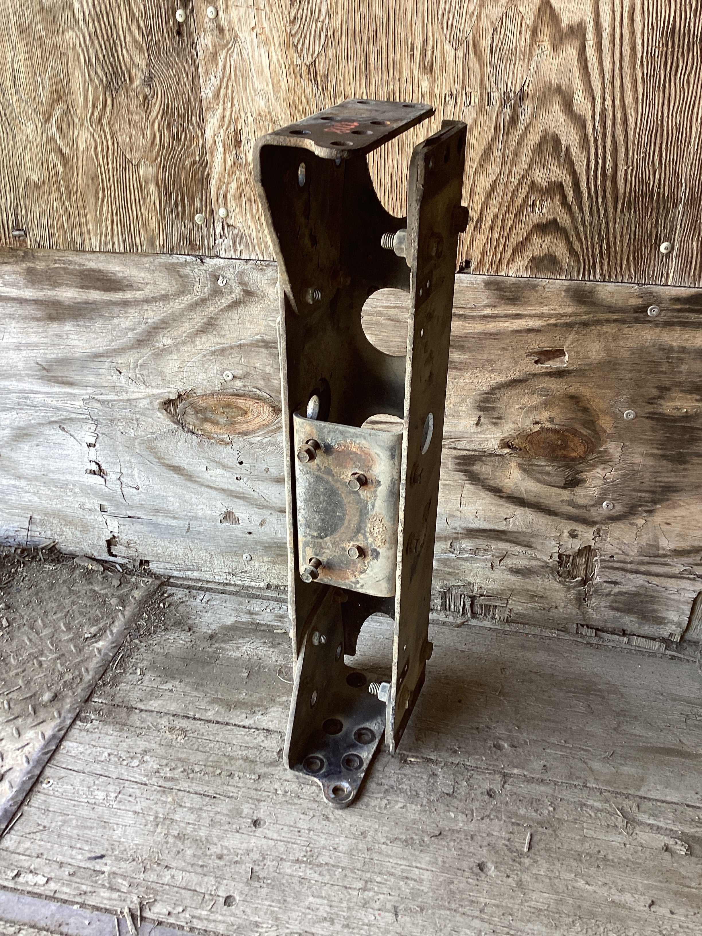 USED | FRONT FRAME CROSSMEMBER ENGINE MOUNT FREIGHTLINER | SKU1,118