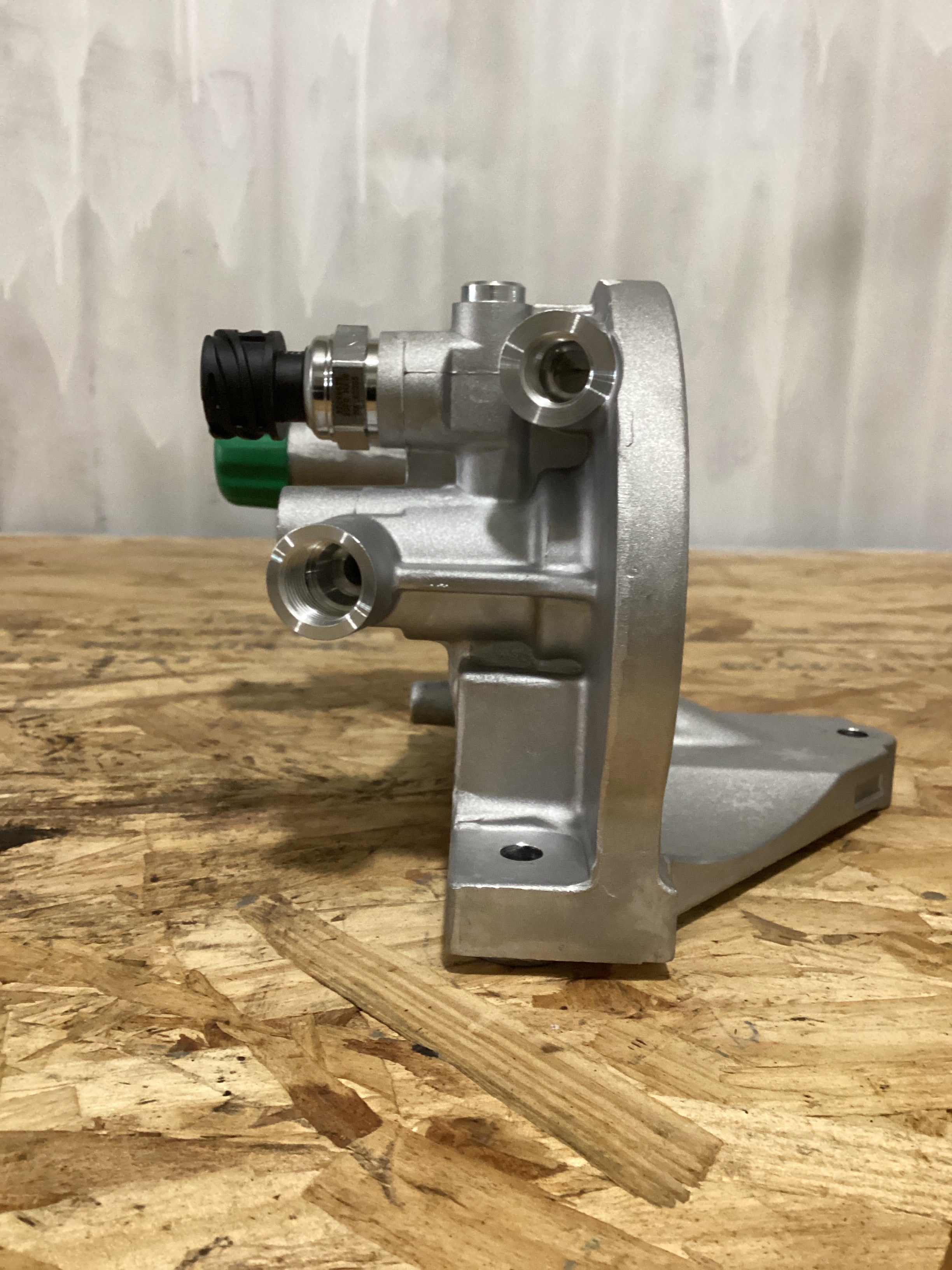 NEW | FUEL FILTER HOUSING VOLVO VNL | SKU717