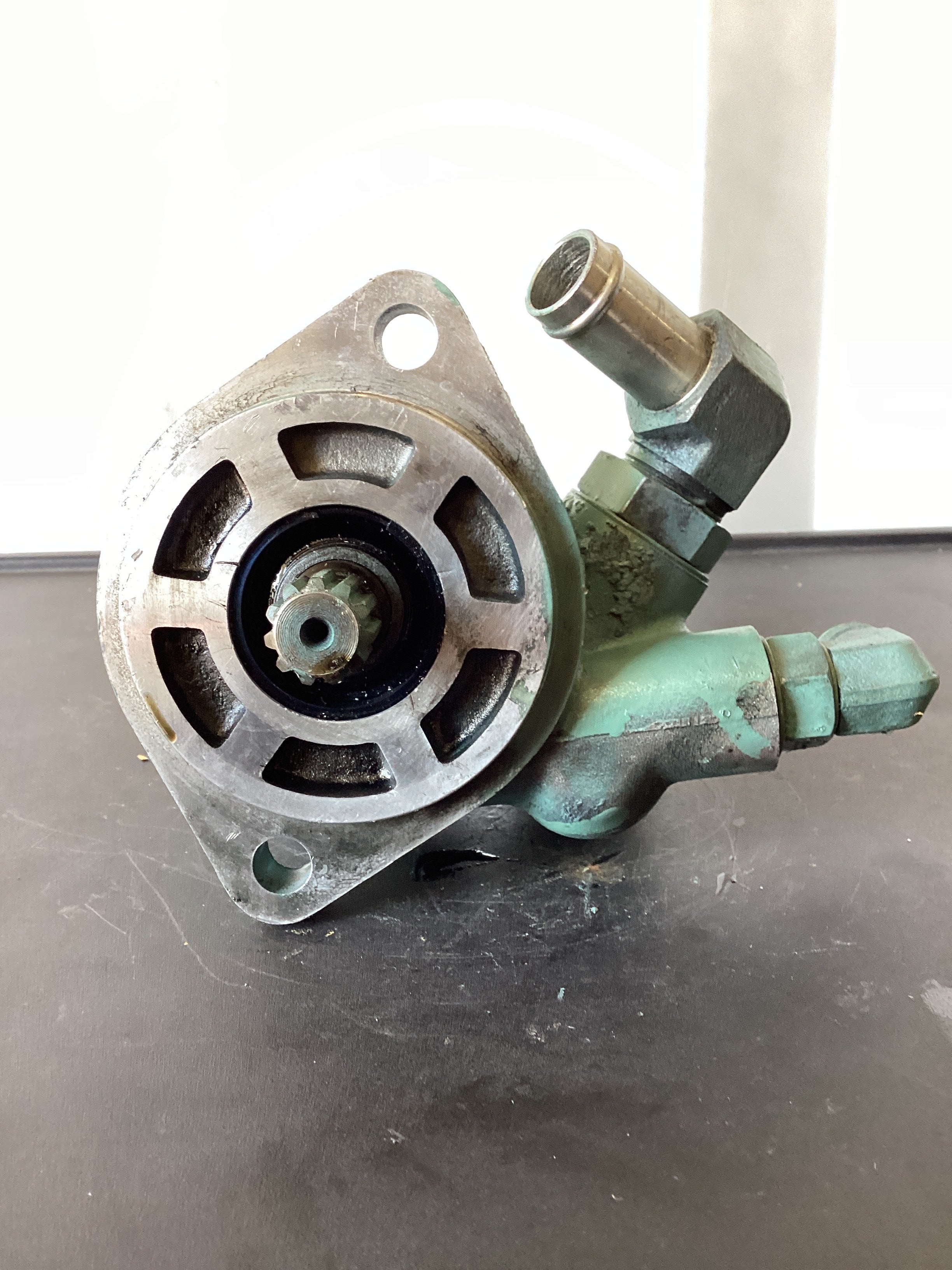 USED | POWER STEERING PUMP LHS | SKU495