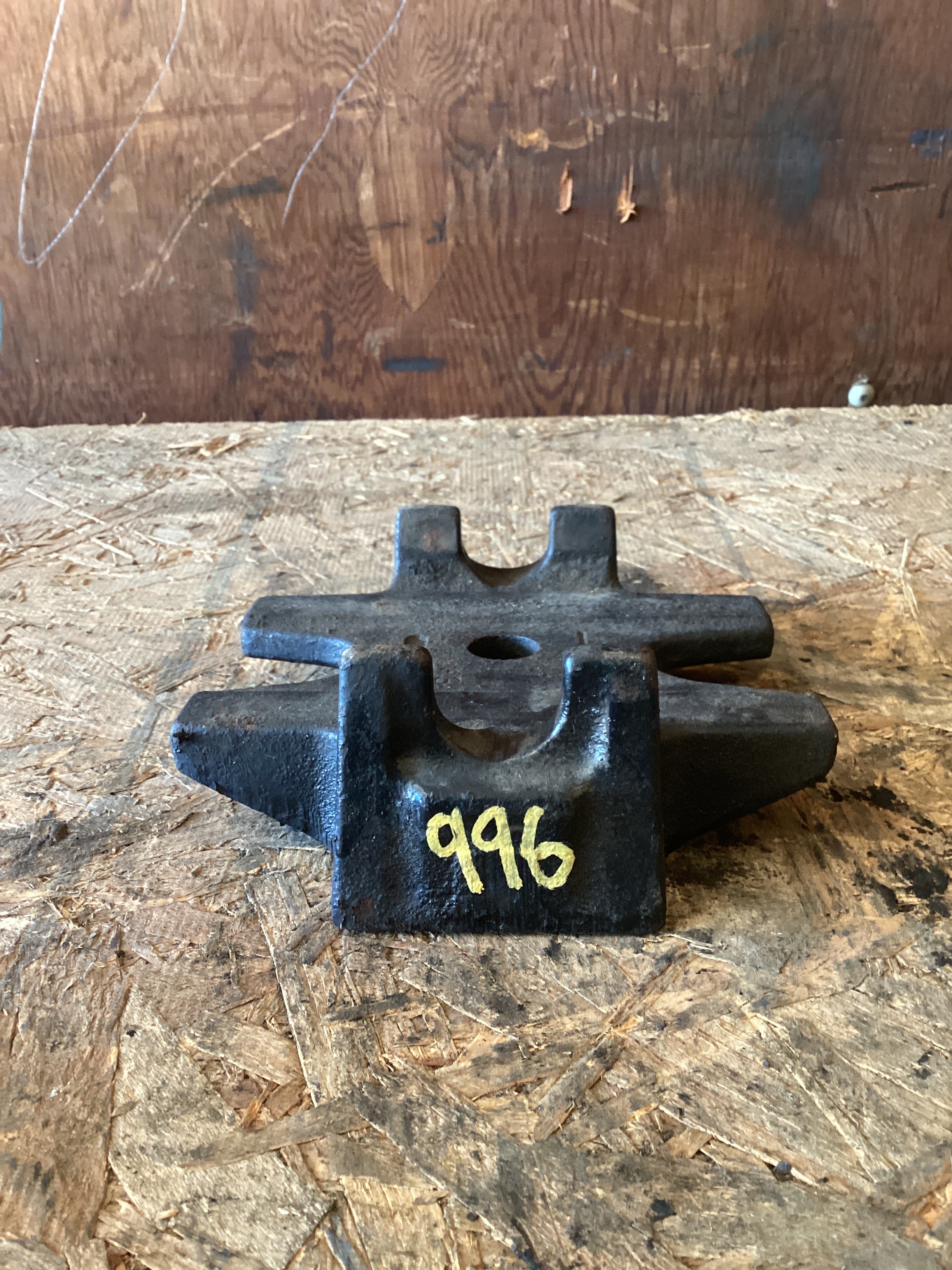 USED | REAR LEAF SPRING U BOLT AXLE SEAT PLATE BRACKET FREIGHTLINER | SKU996