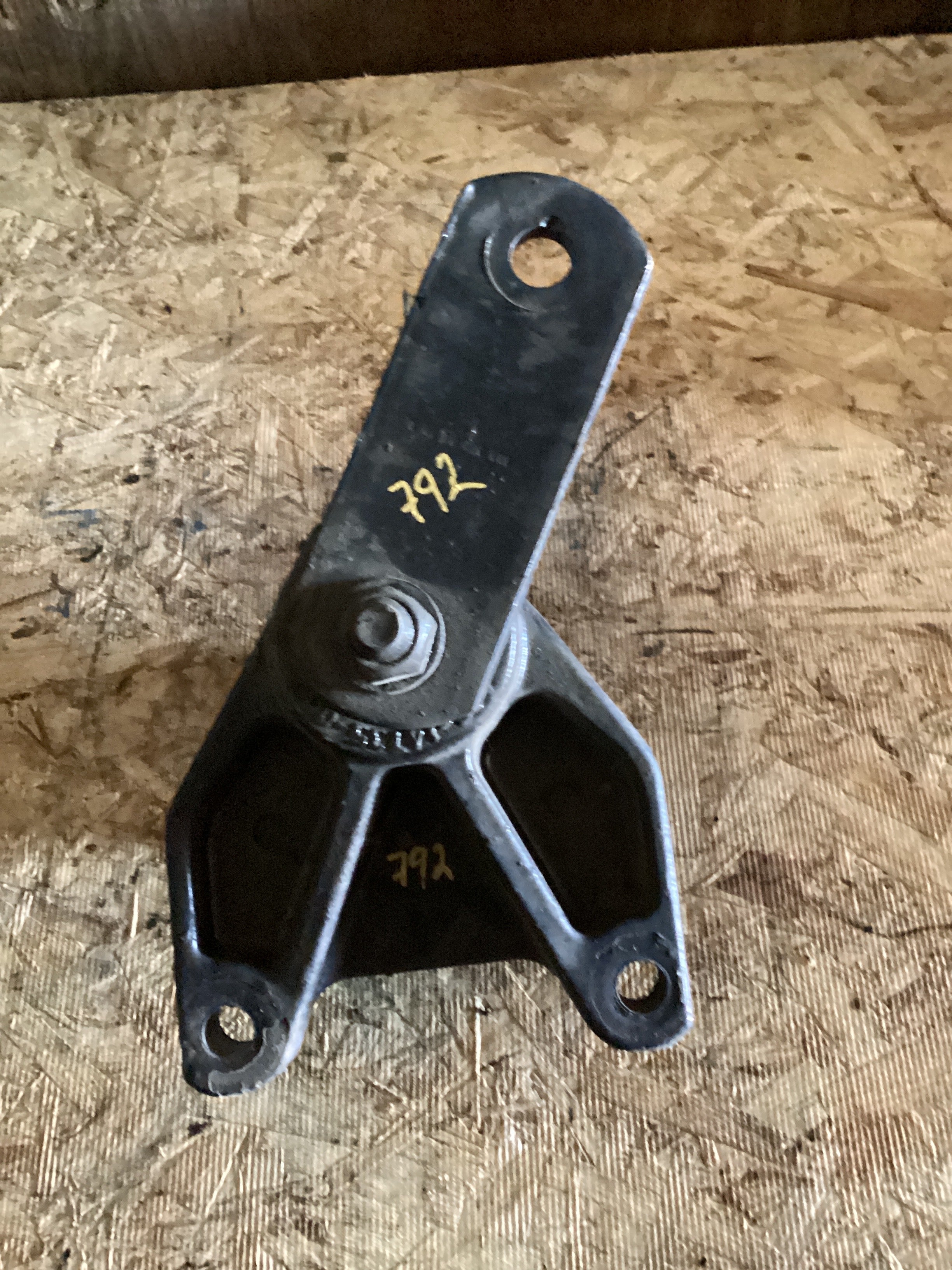 USED | LEAF SPRING SHACKLE BRACKET FREIGHTLINER | SKU792