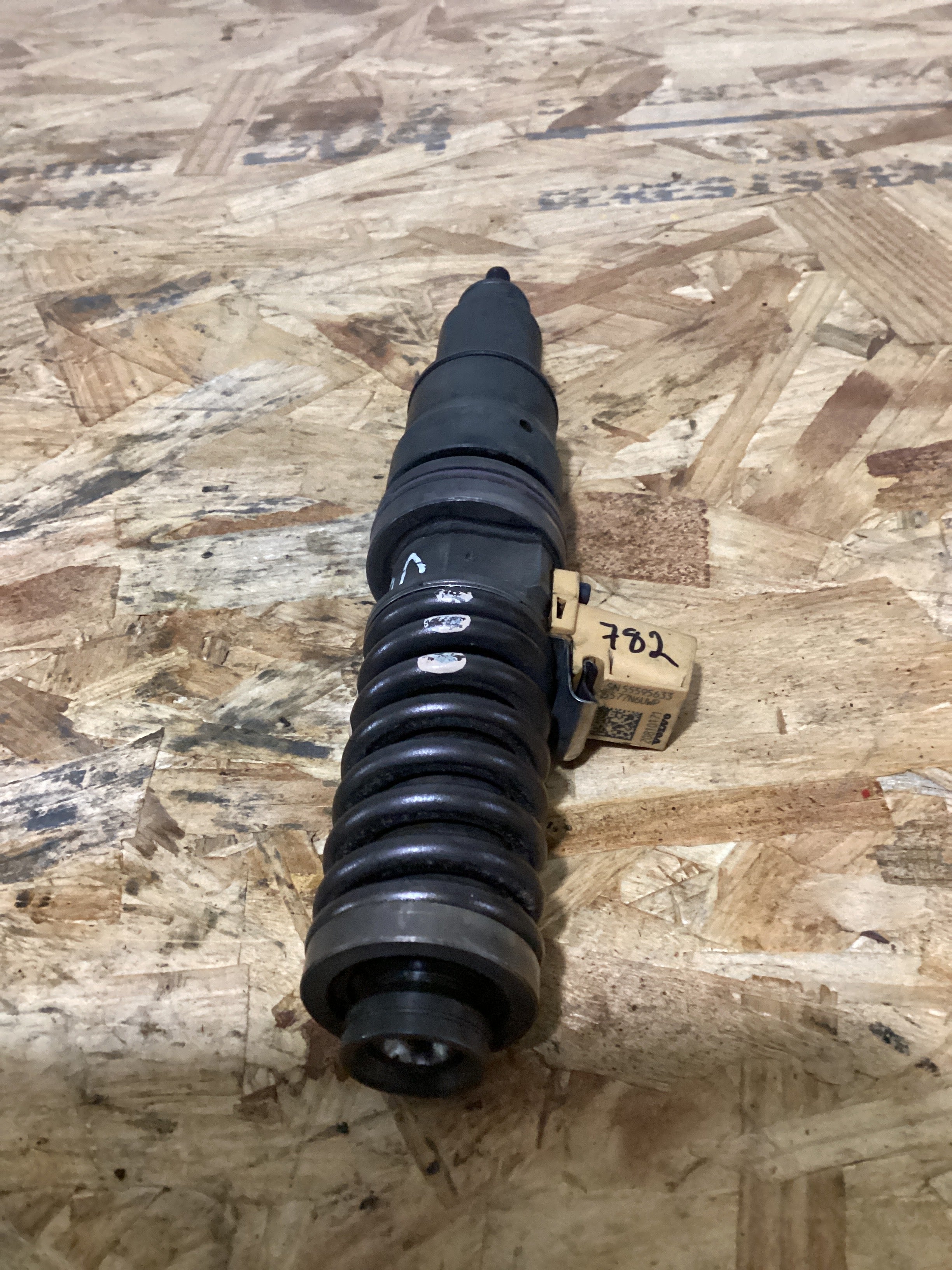 USED | FUEL INJECTOR VOLVO D12 | SKU782