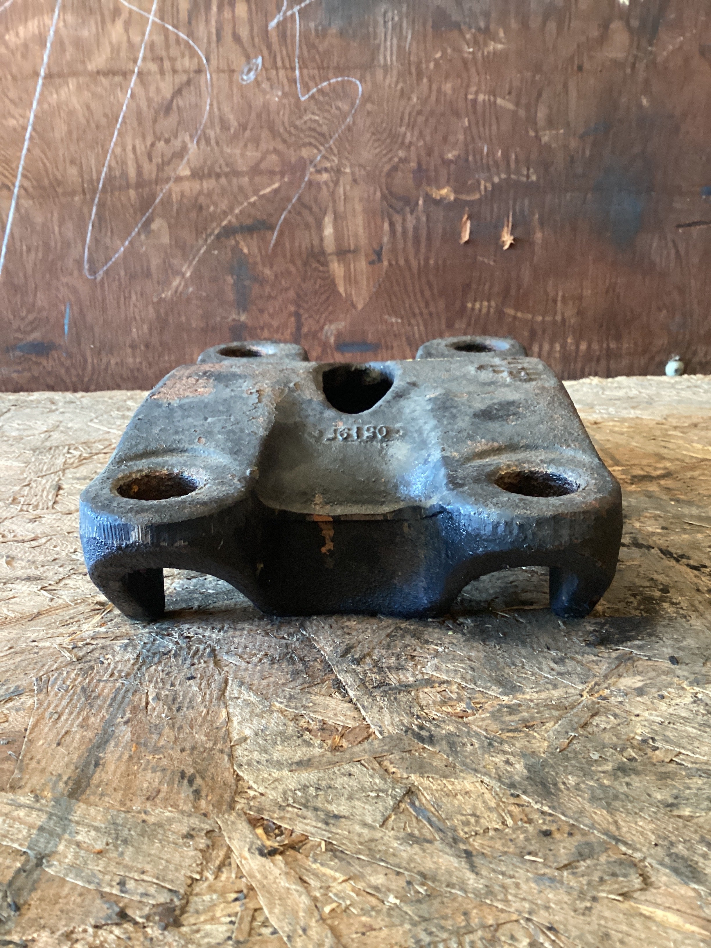 USED | REAR LEAF SPRING U BOLT PLATE BRACKET INTERNATIONAL | SKU994