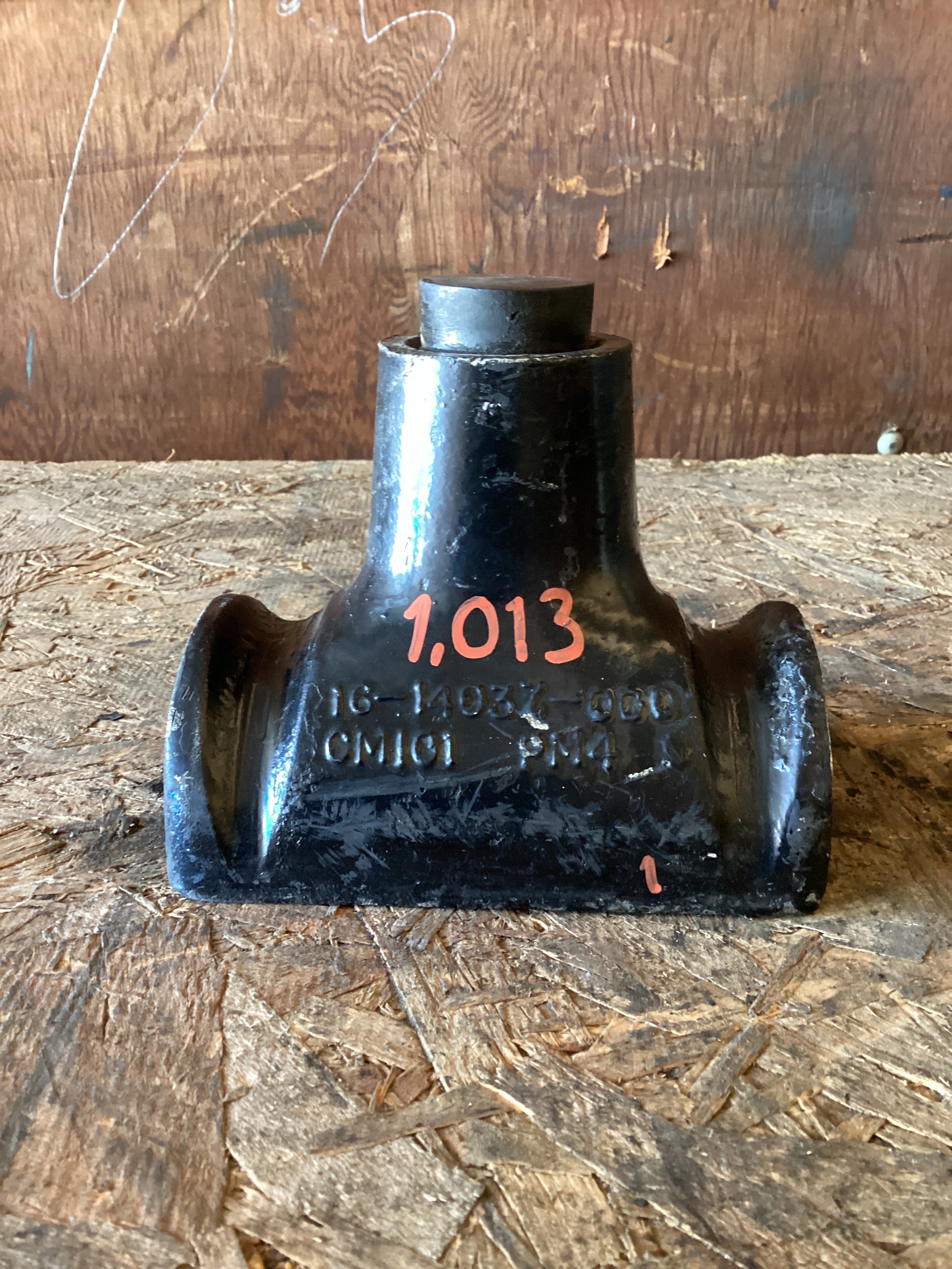 USED | FRONT SUSPENSION LEAF SPRING U BOLT PAD BRACKET FREIGHTLINER | SKU1,013