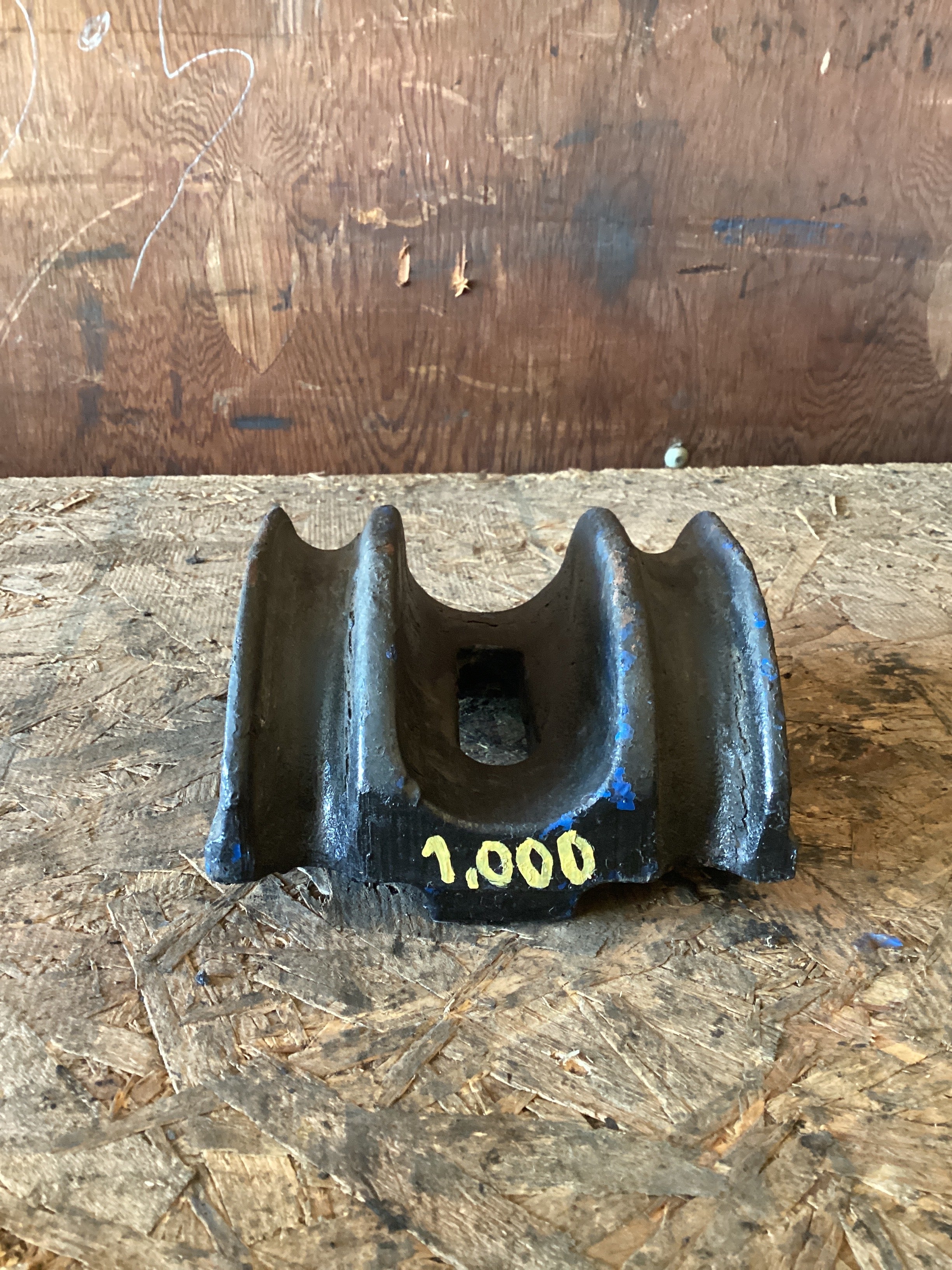 USED | REAR LEAF SPRING U BOLT UPPER AXLE PAD BRACKET INTERNATIONAL | SKU1,000