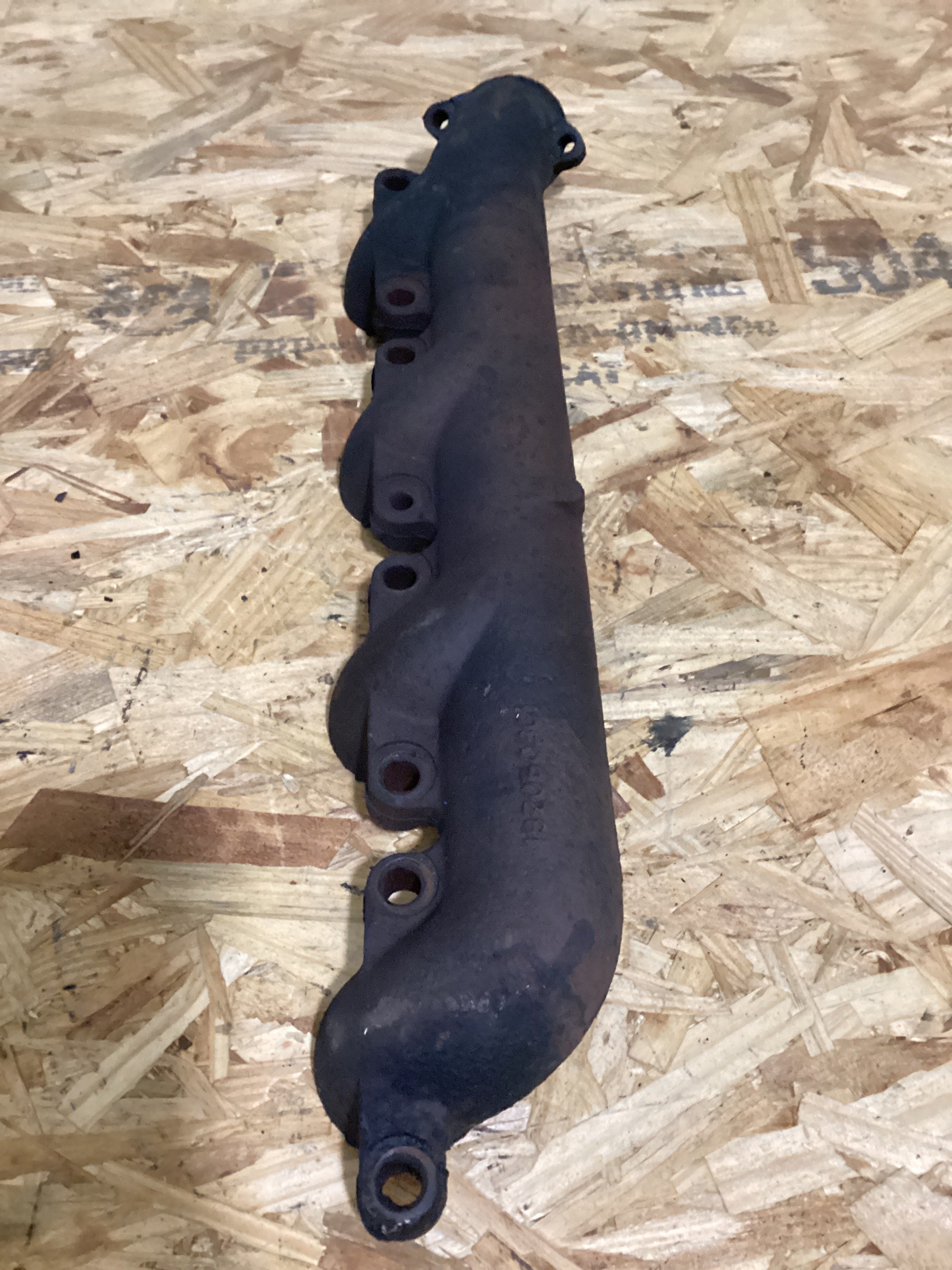 USED | EXHAUST MANIFOLD INTERNATIONAL NAVISTAR | SKU697