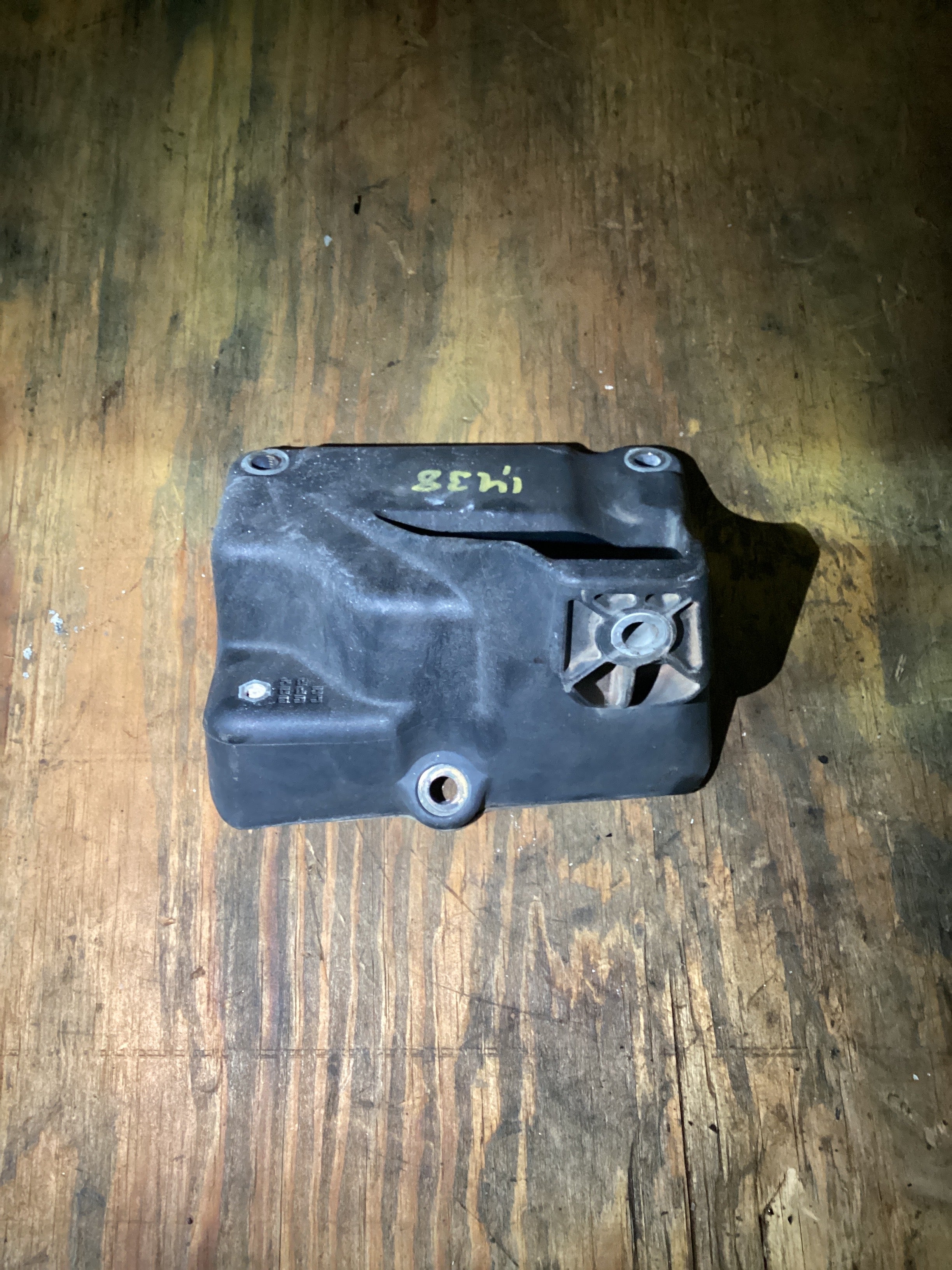 USED | SLEEPER CAB FAIRING DRY UPPER SUPPORT BRACKET RHS FREIGHTLINER CASCADIA | SKU1,438
