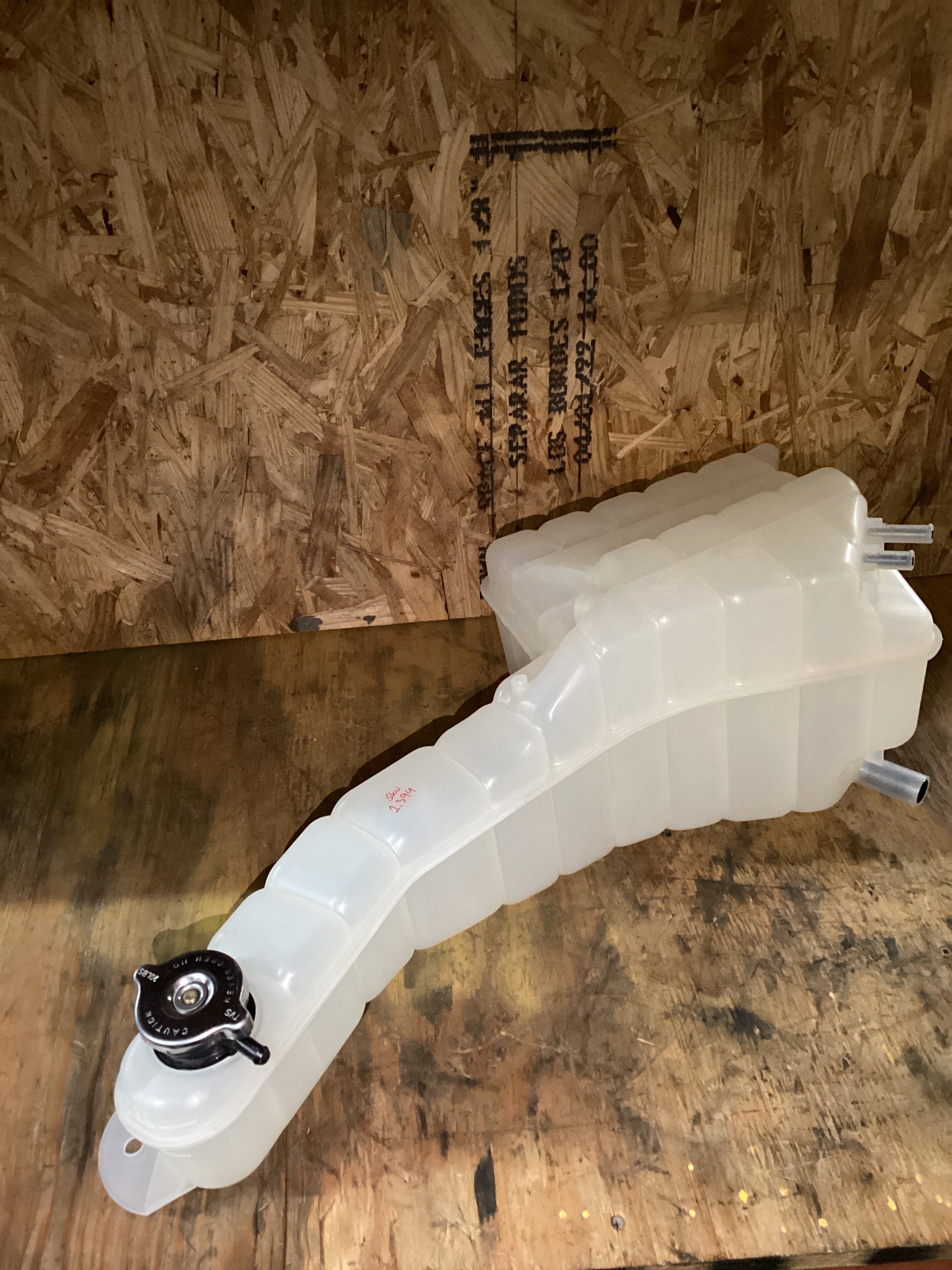 NEW | COOLANT RESERVOIR TANK FREIGHTLINER M2 2005 / 2011 | SKU1,394