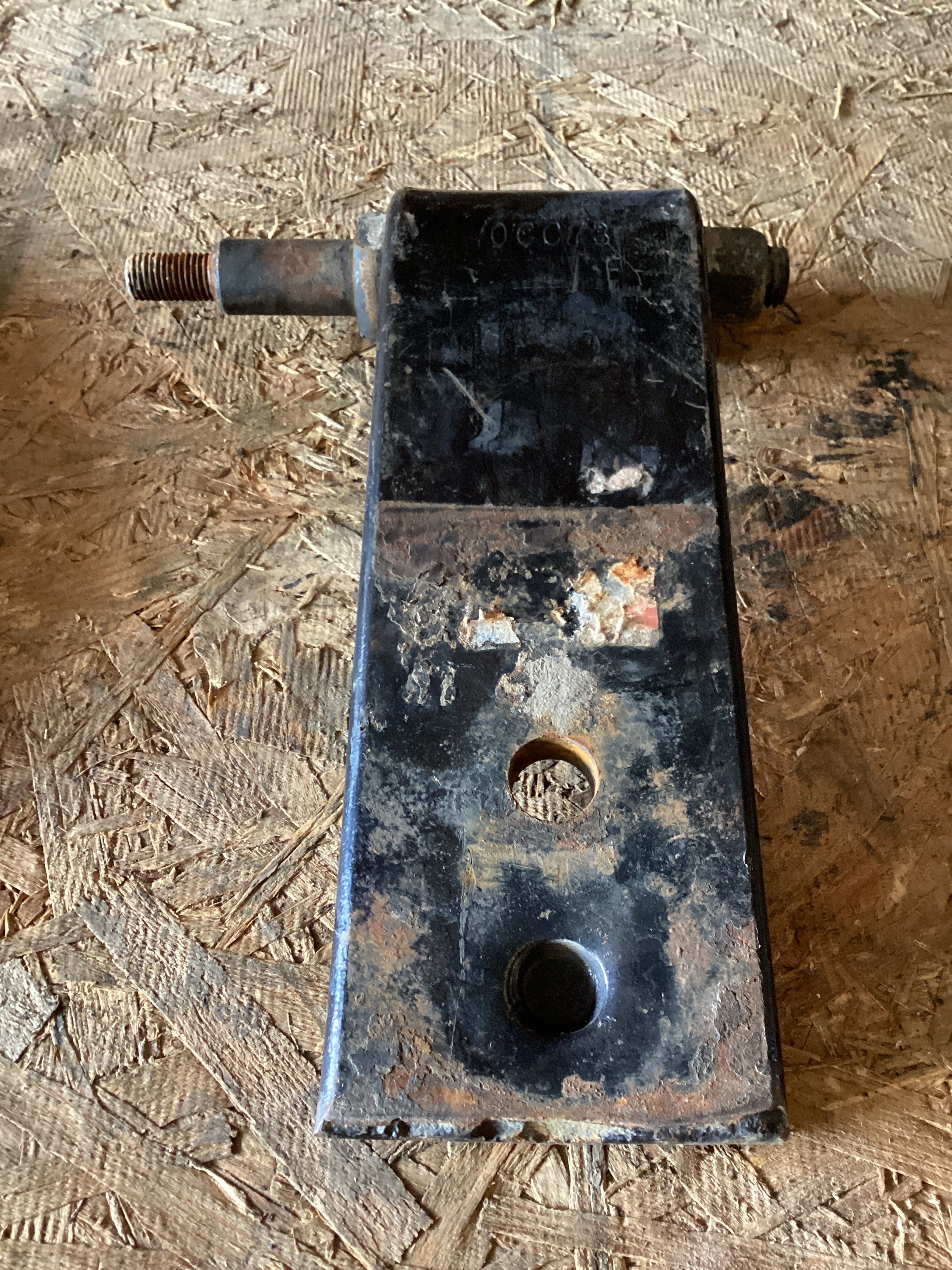 USED | FRONT SHOCK ABSORBER BRACKET KENWORTH | SKU924