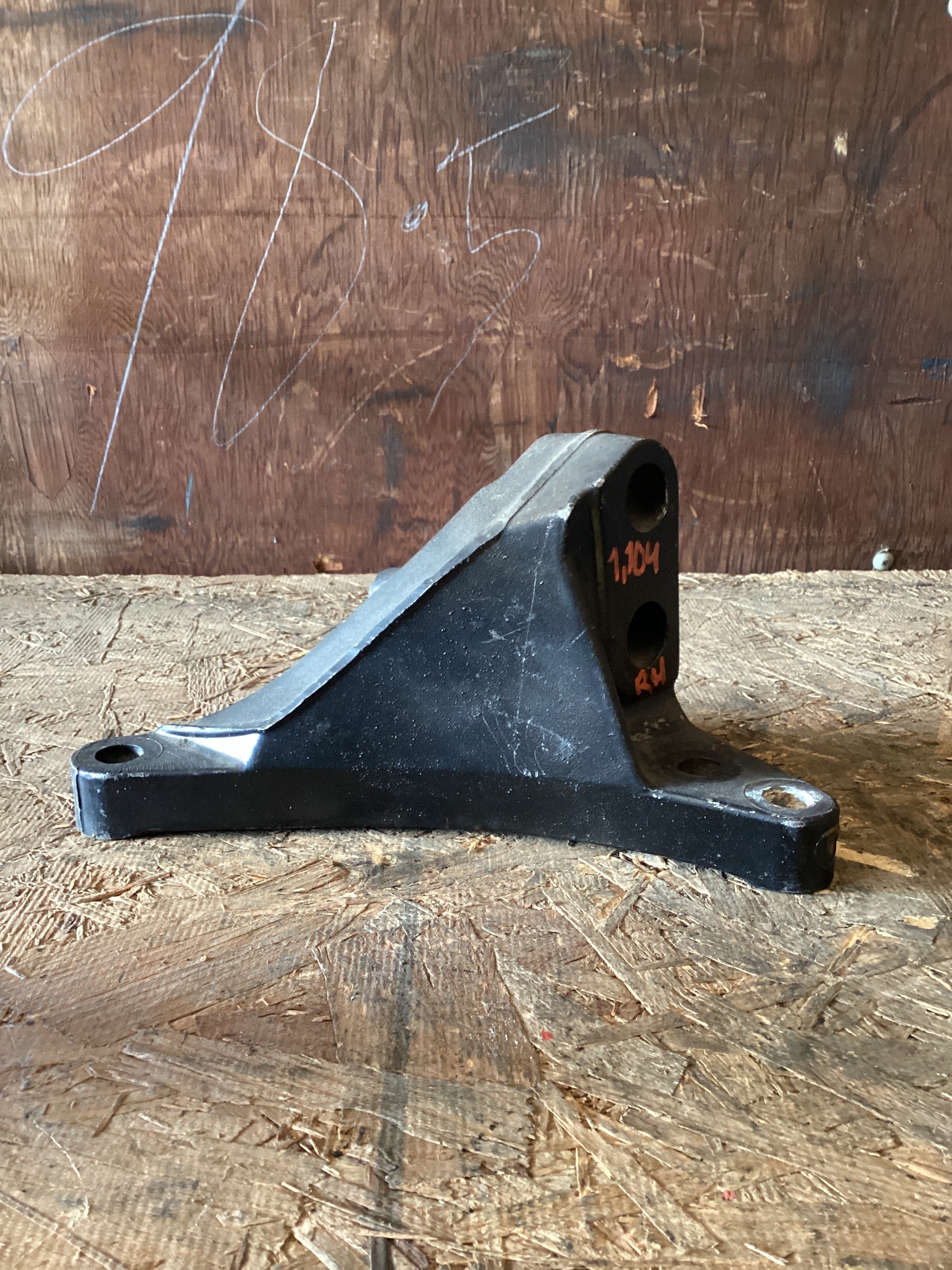 USED | ENGINE MOUNT RHS VOLVO | SKU1,104