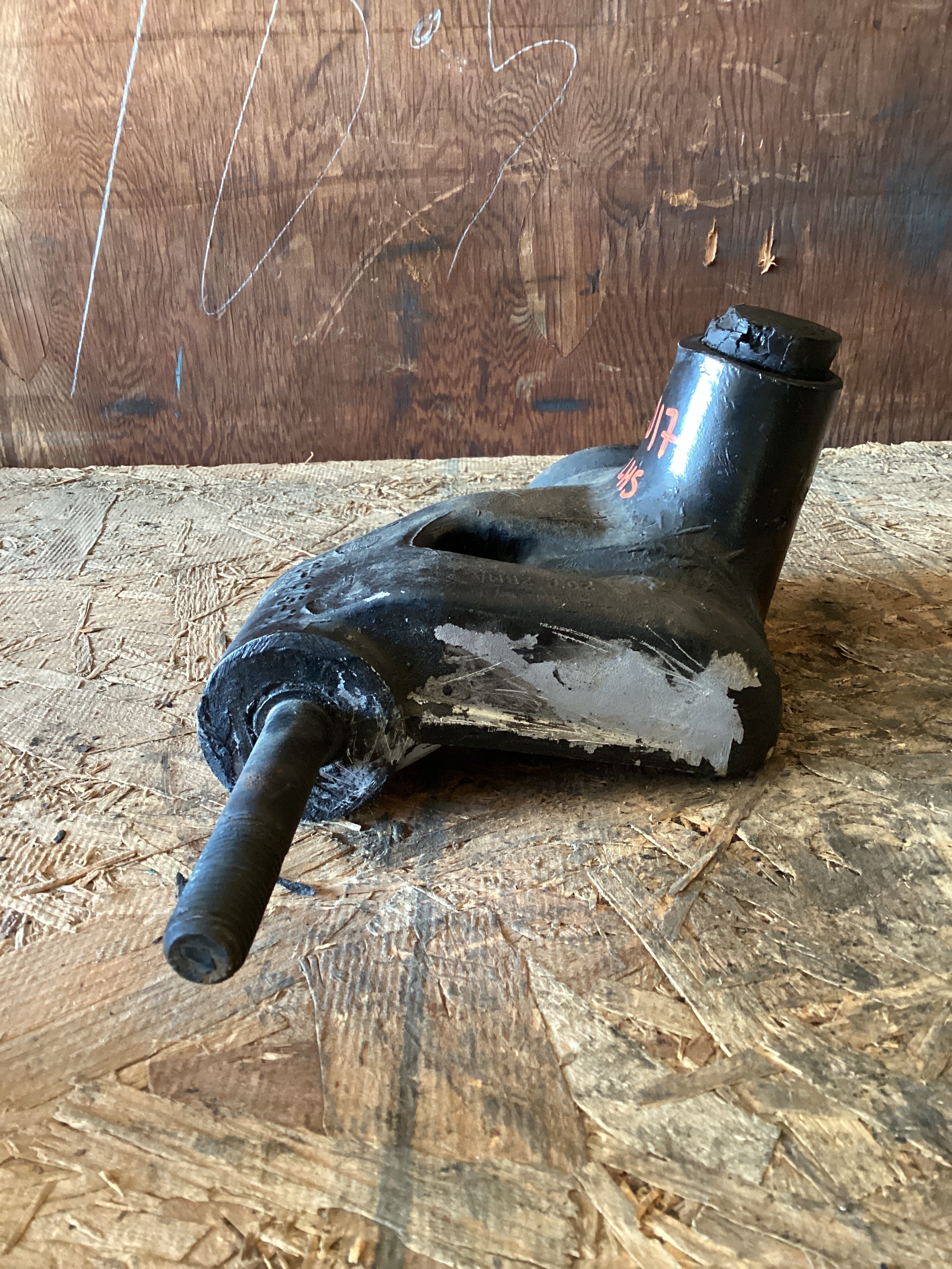 USED | FRONT SUSPENSION LEAF SPRING BUMP STOP WITH LOWER SHOCK MOUNT LHS FREIGHTLINER | SKU1,017