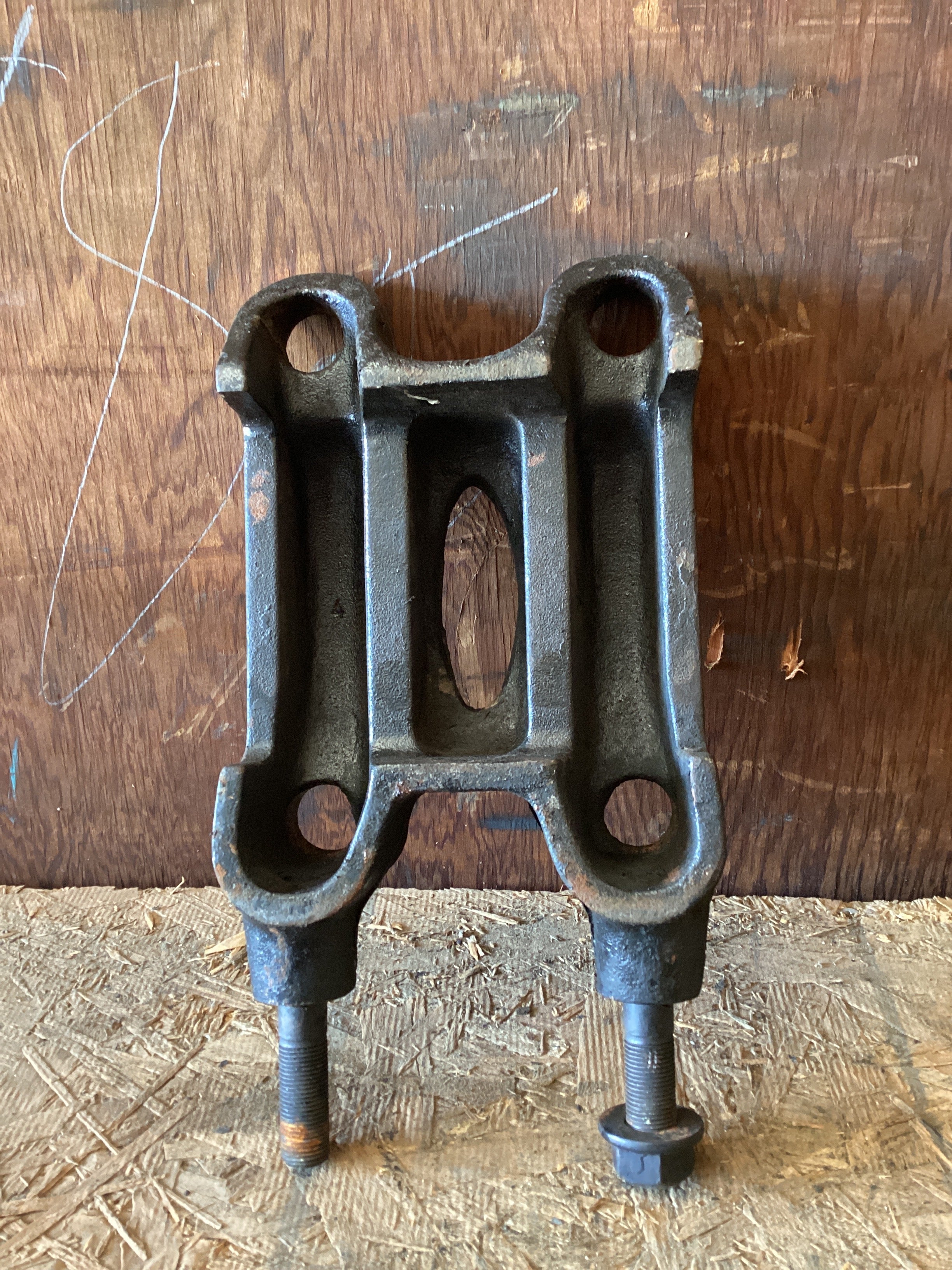 USED | REAR LEAF SPRING U BOLT PLATE BRACKET INTERNATIONAL | SKU994