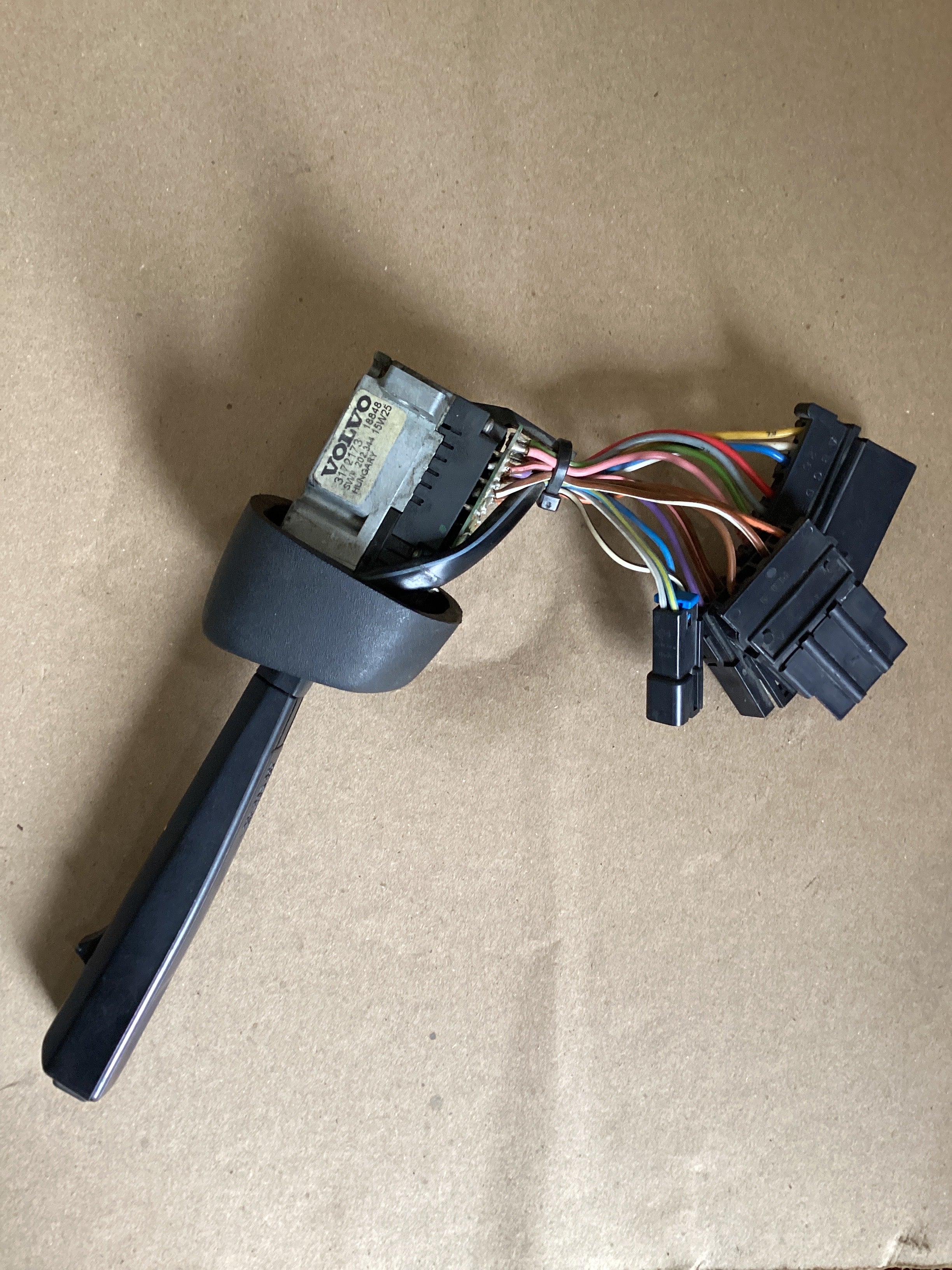 USED | TURN SIGNAL LIGHT AND CRUISE CONTROL SWITCH VOLVO | SKU1,623