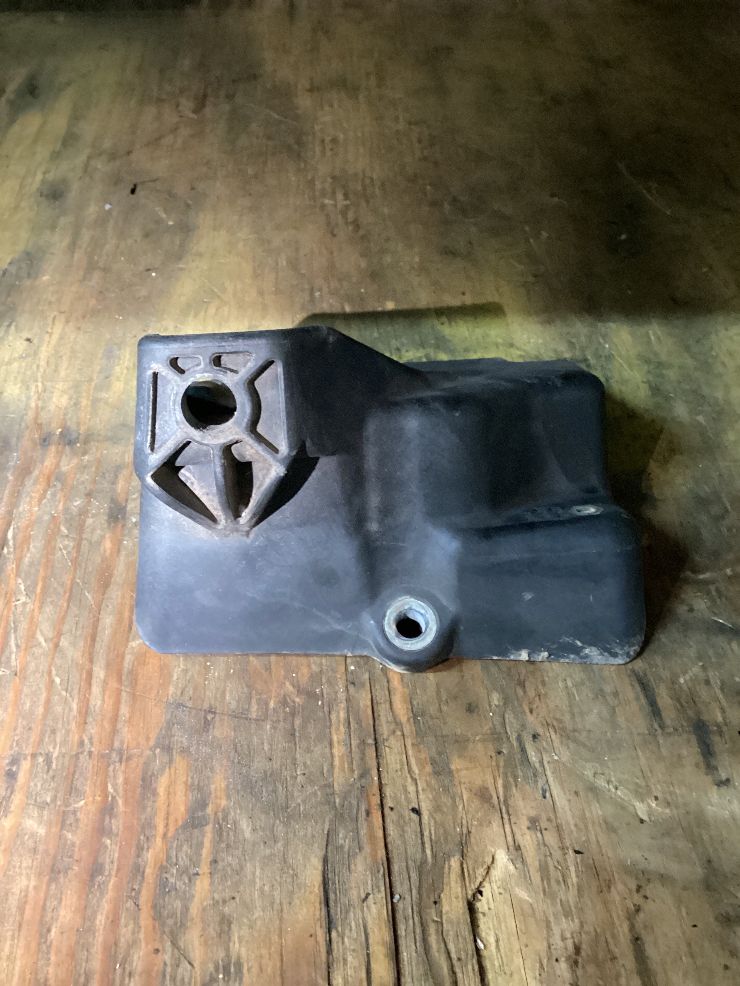USED | SLEEPER CAB FAIRING DRY UPPER SUPPORT BRACKET LHS FREIGHTLINER CASCADIA | SKU1,437
