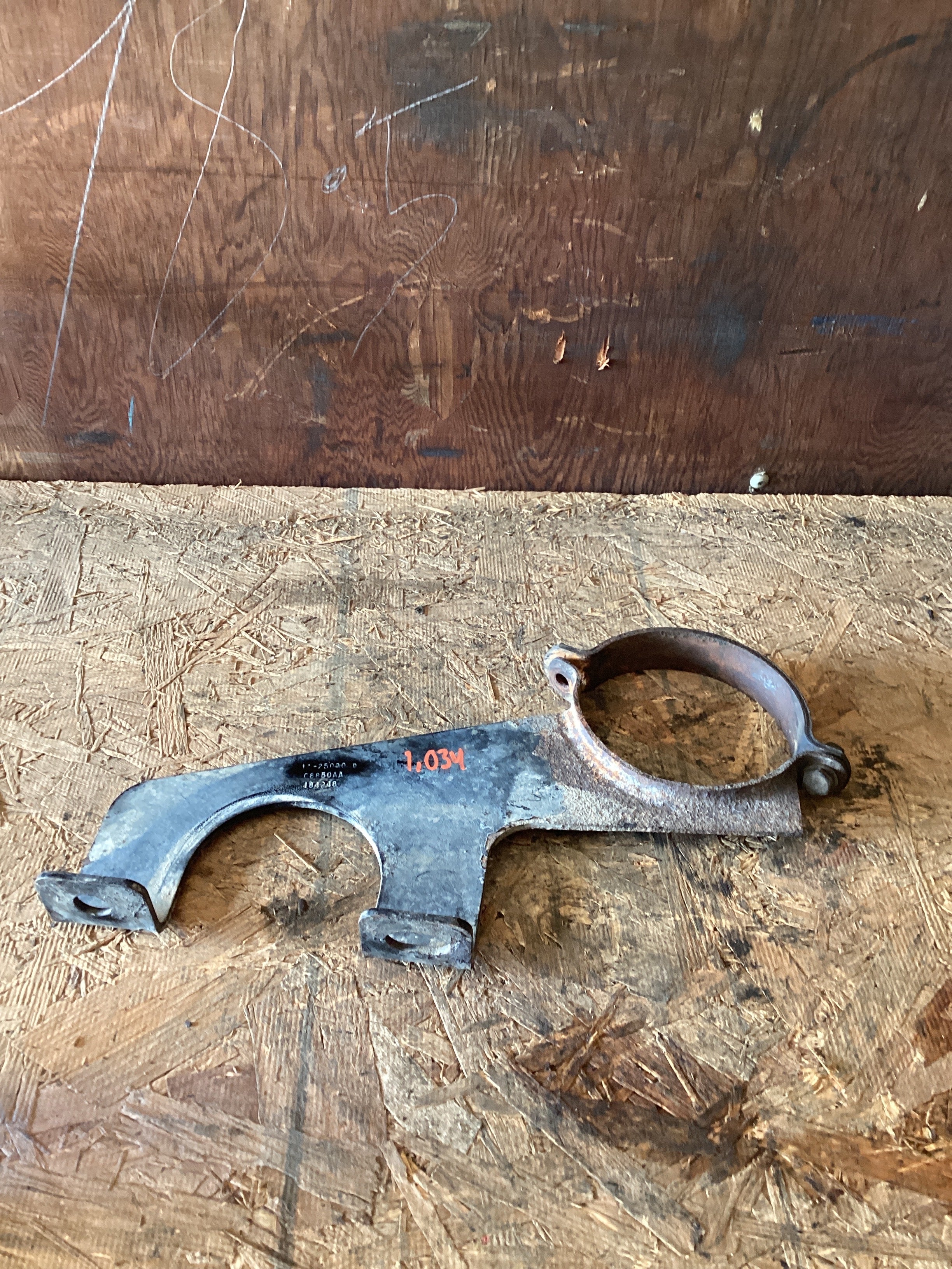 USED | MAIN BRACKET FREIGHTLINER | SKU1,034