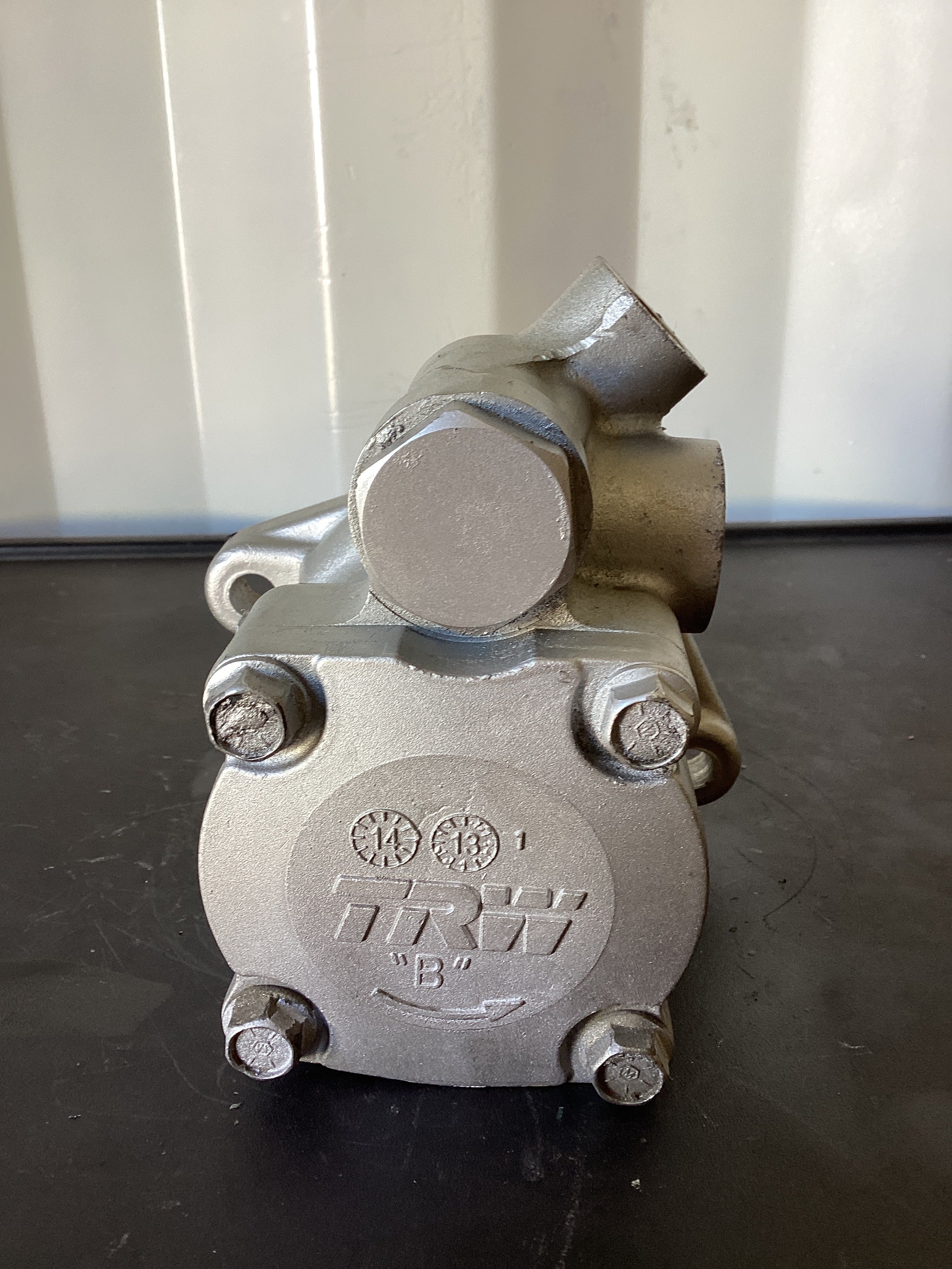 USED | POWER STEERING PUMP RHS | SKU543