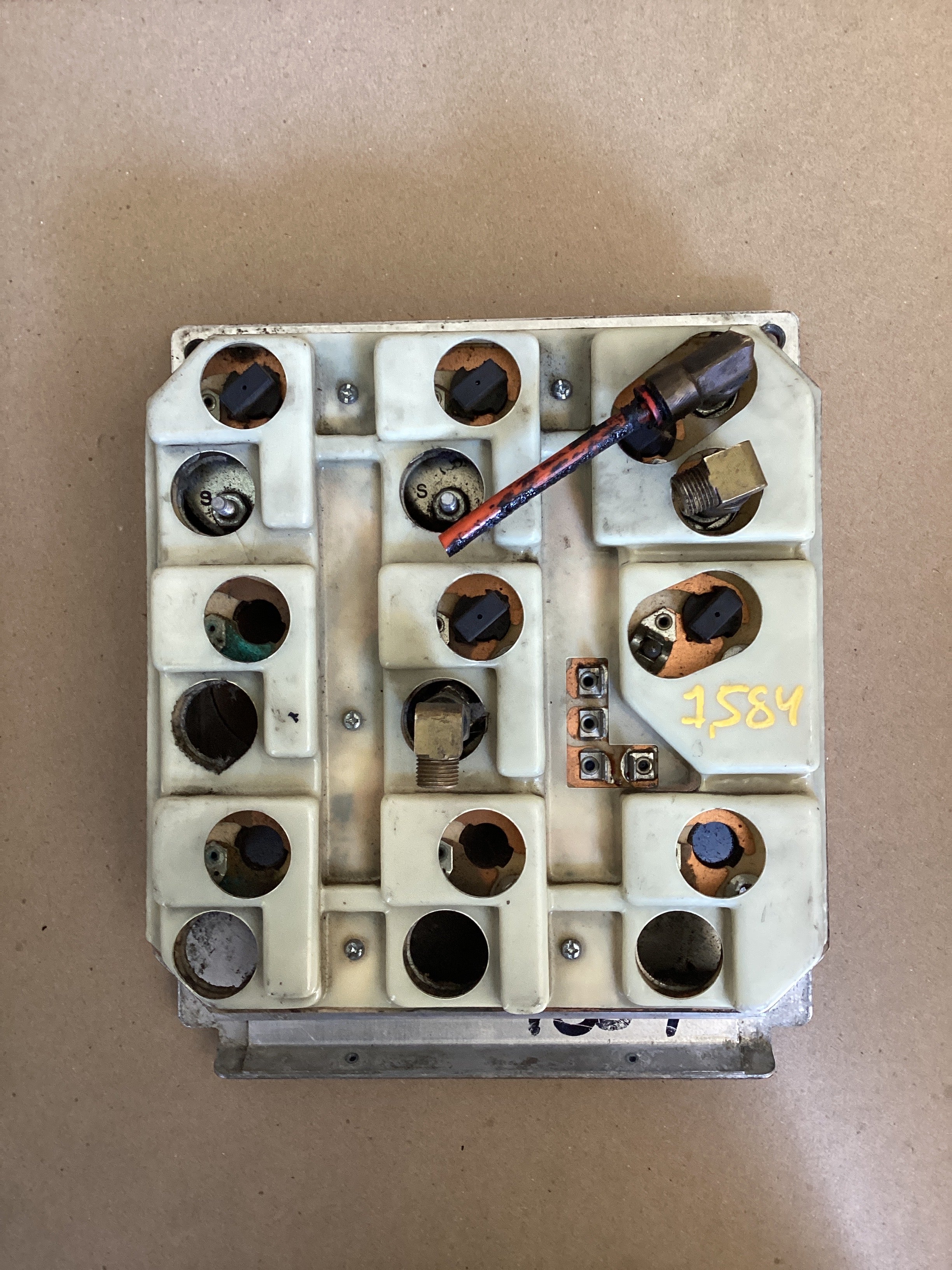 USED | DASHBOARD PANEL AIR PRESSURE PSI FRONT REAR / TRANSMISSION OIL TEMPERATURE/ OIL TEMPERATURE REAR AXLE / FUEL LEVEL GAUGE ASSEMBLY KENWORTH | SKU1,584