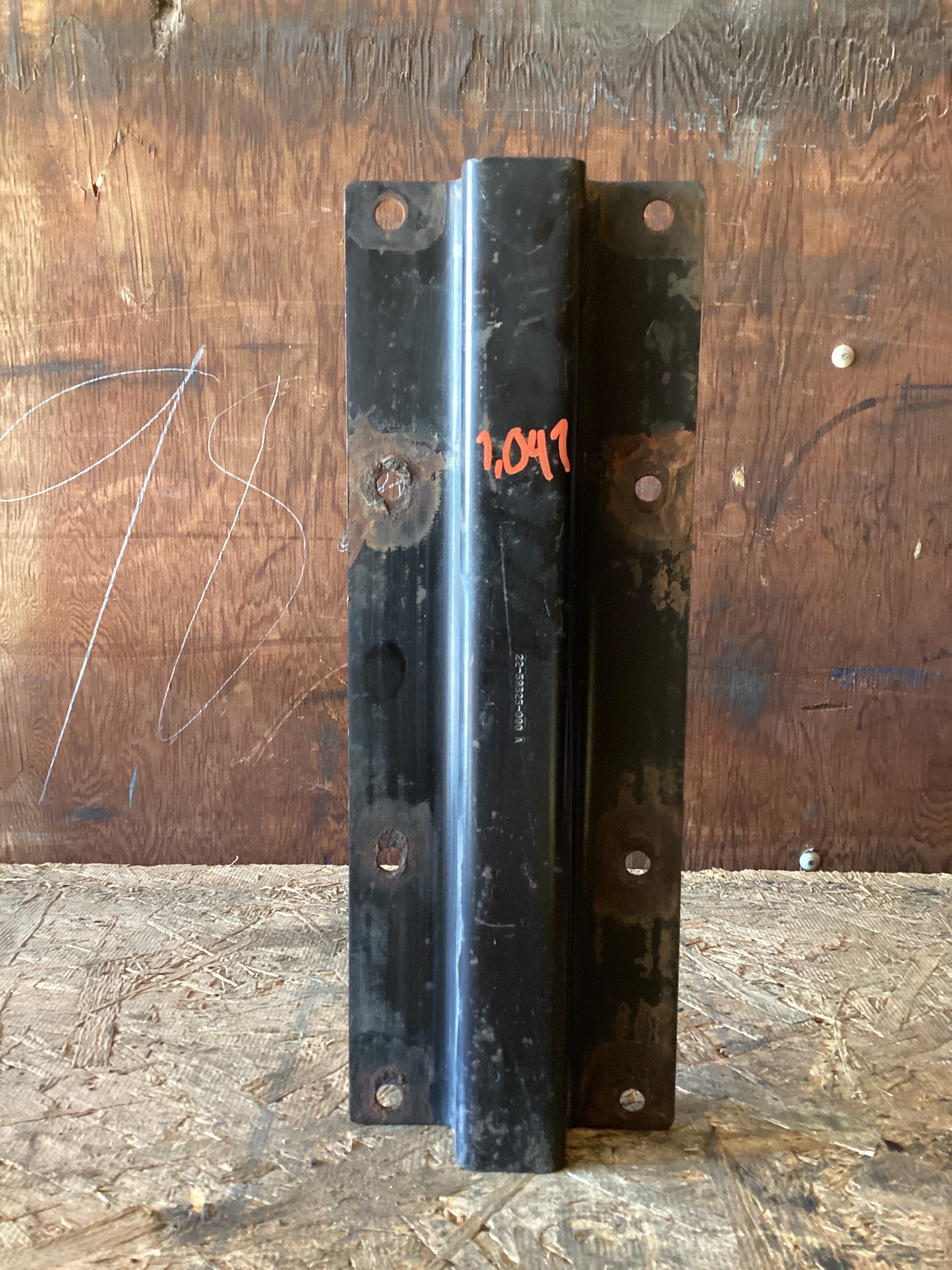 USED | MUDFLAP UPPER SUPPORT BRACKET FREIGHTLINER | SKU1,041