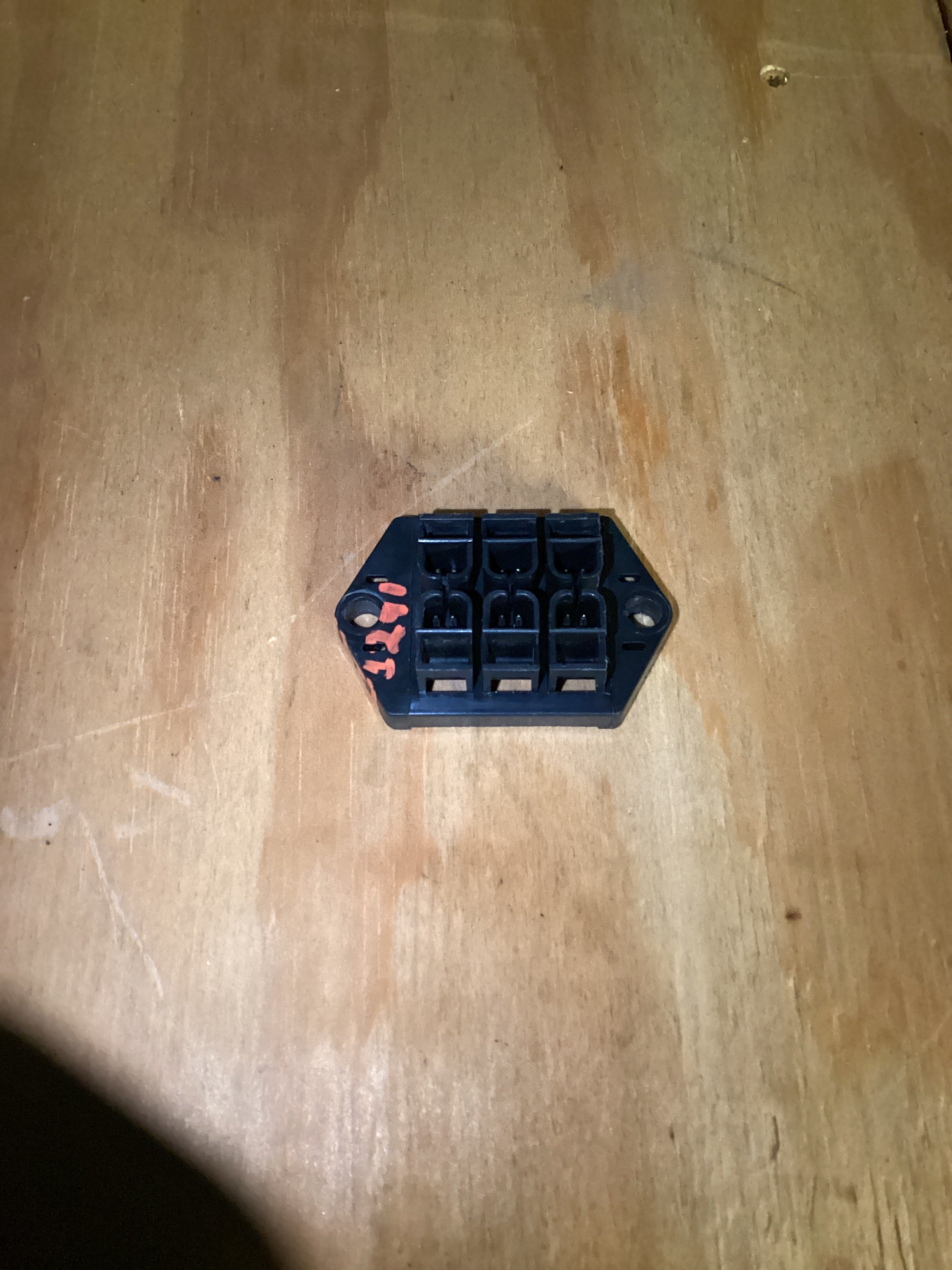 USED | TERMINAL JUNCTION BLOCK - DATALINK, 6-POSITION, MP150 FREIGHTLINER | SKU1,291