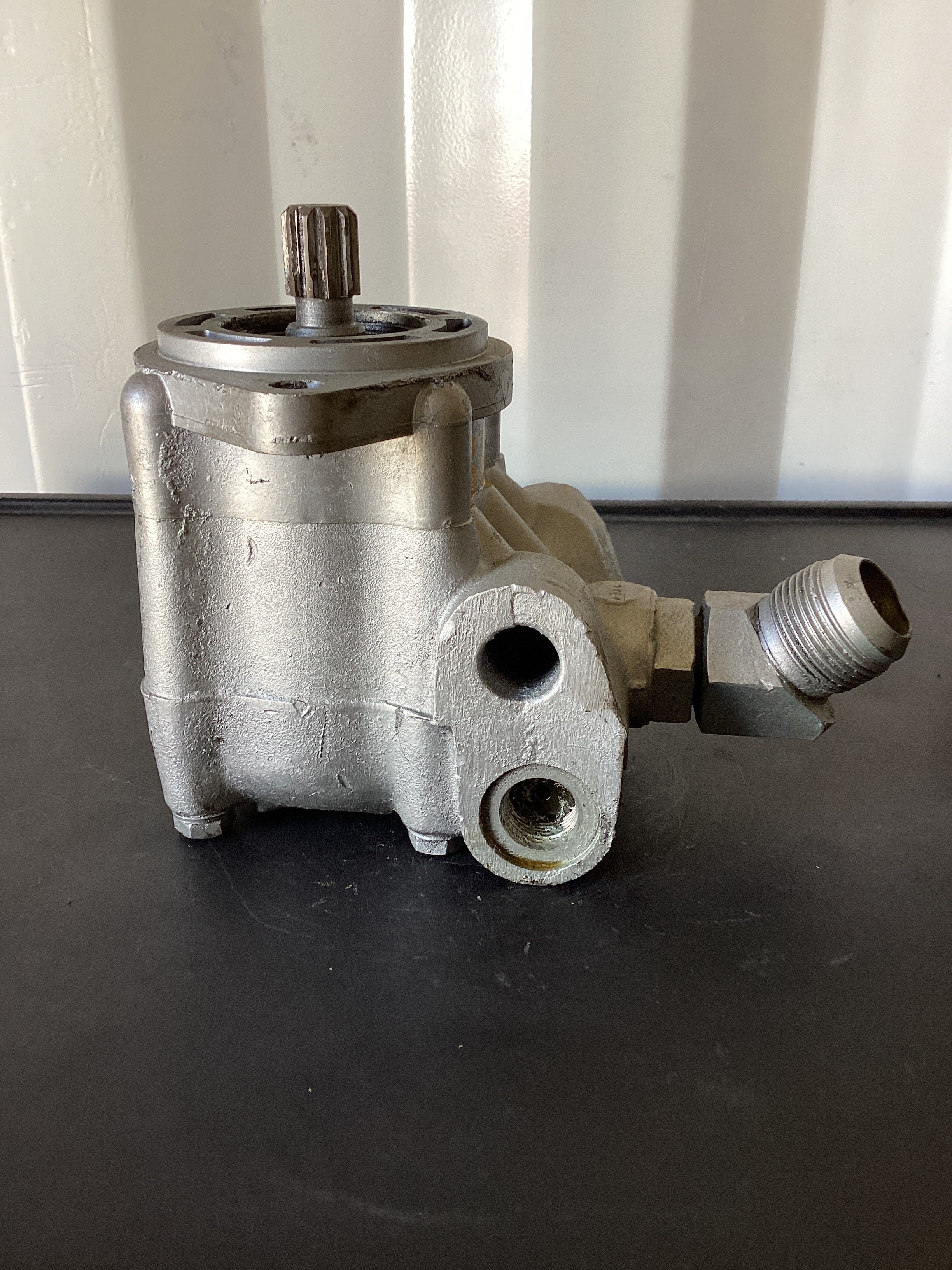 USED | POWER STEERING PUMP RHS | SKU504