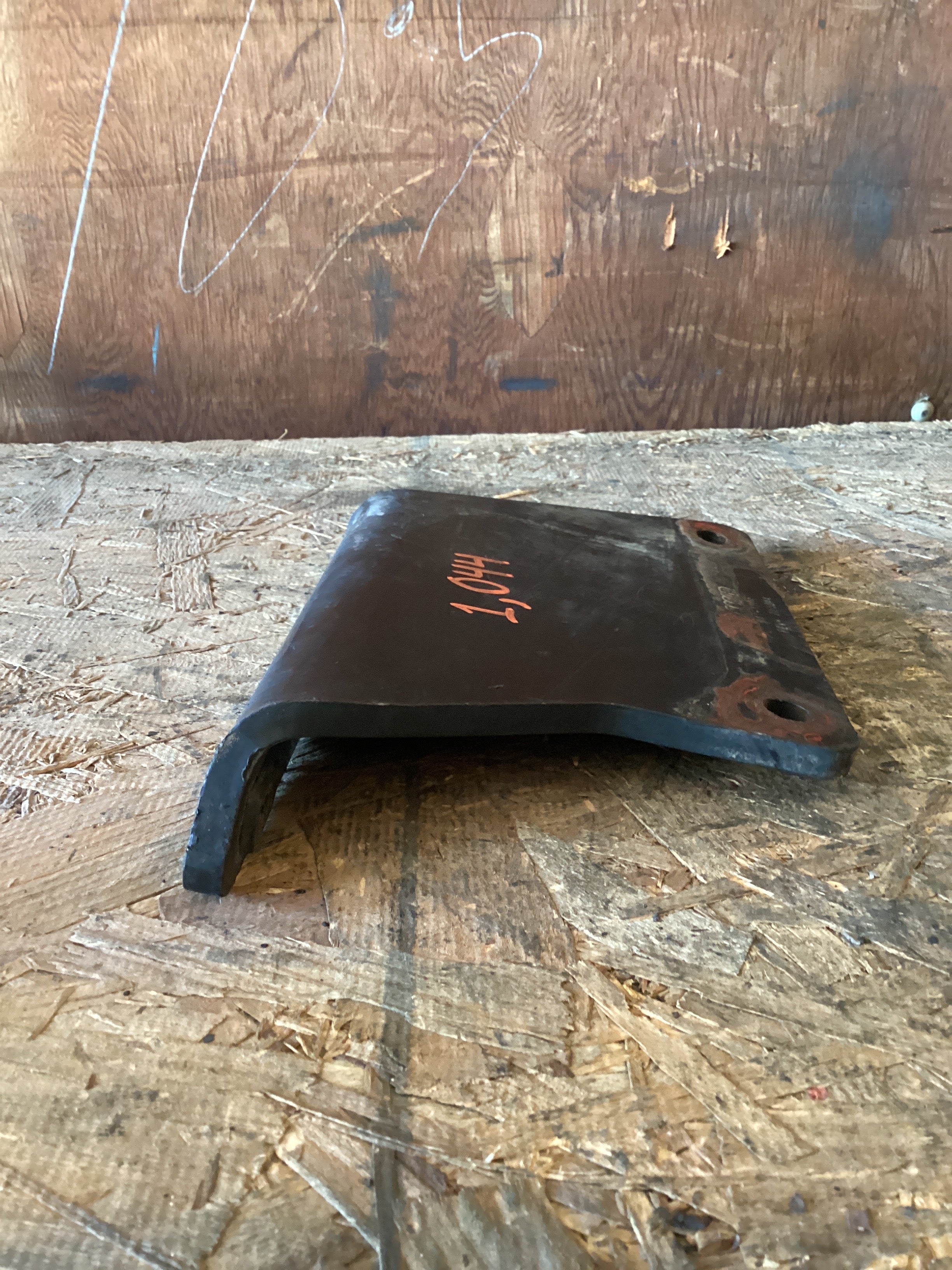 USED | AIR CLEANER BRACKET KENWORTH | SKU1,044