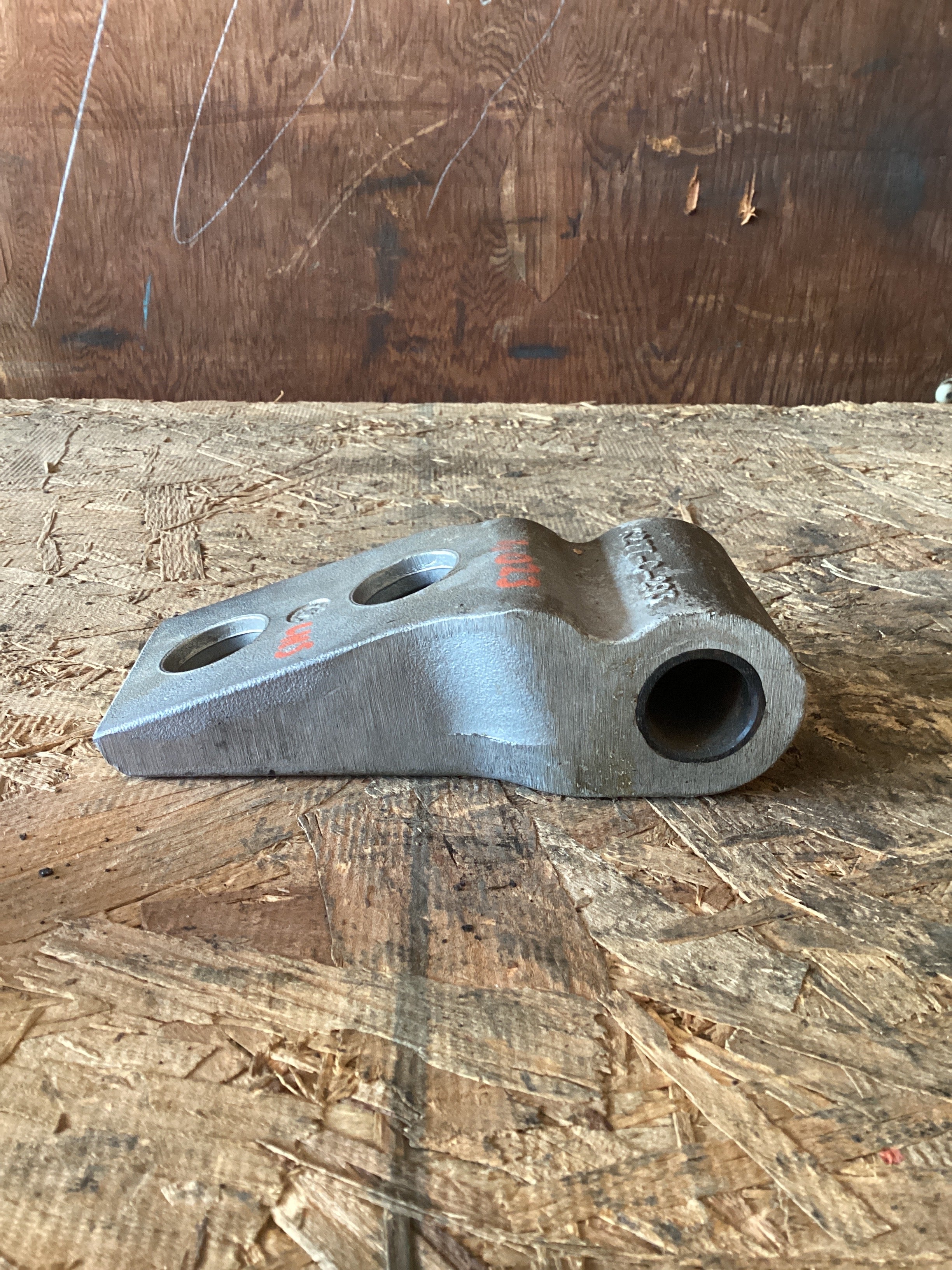 USED | HOOD HINGE BRACKET LHS KENWORTH | SKU1,023