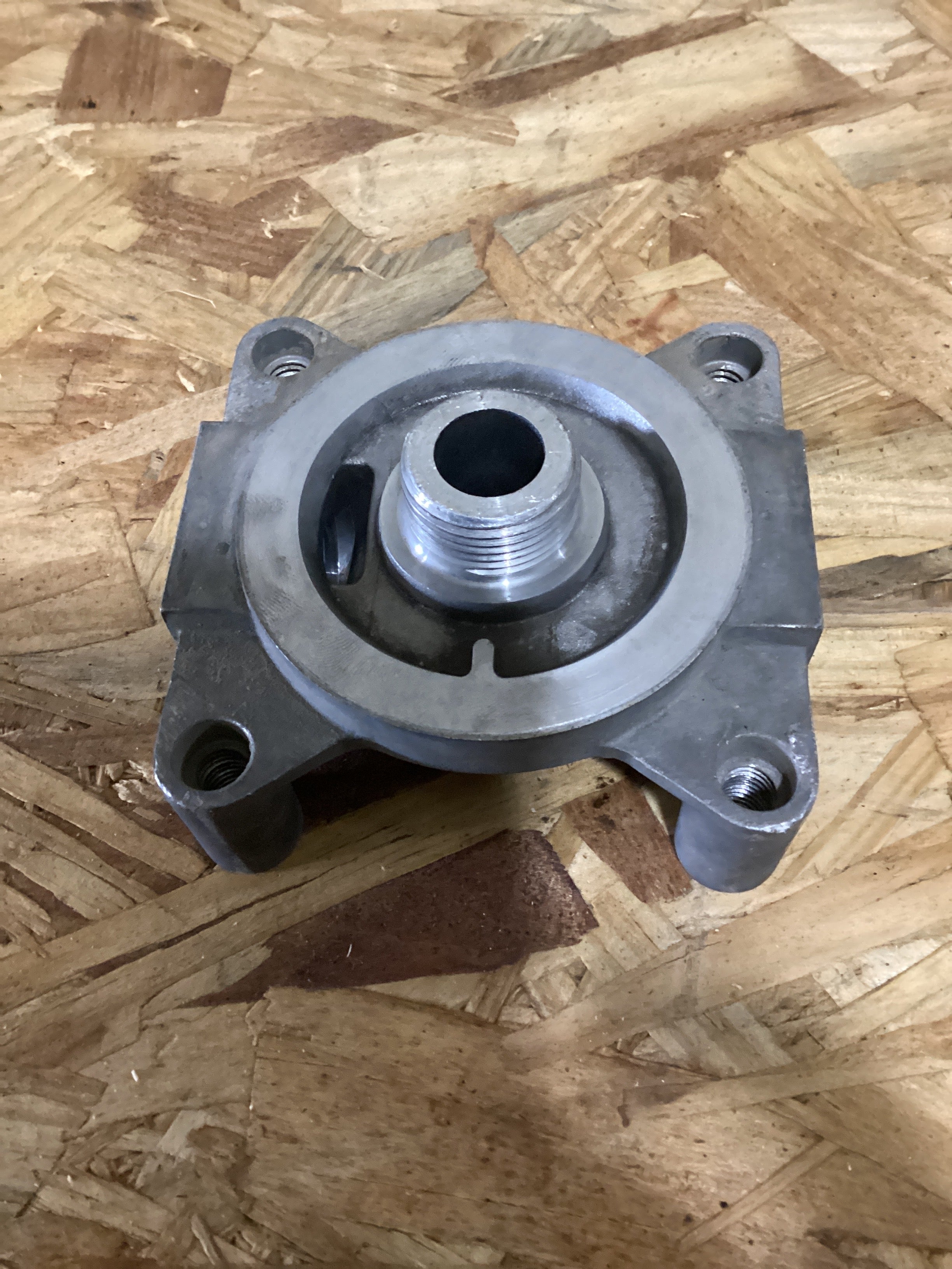 USED| HEAD BASE FOR FUEL FILTER INTERNATIONAL NAVISTAR | SKU682