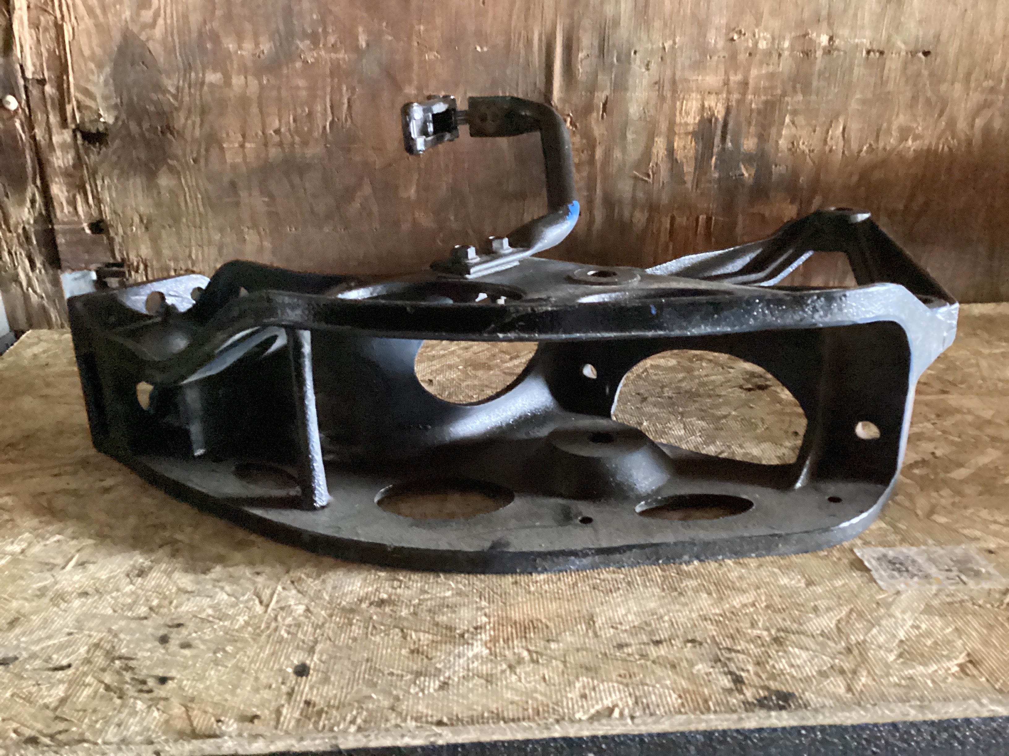 USED | FRONT SPRING HANGER FRAME LHS INTERNATIONAL | SKU882