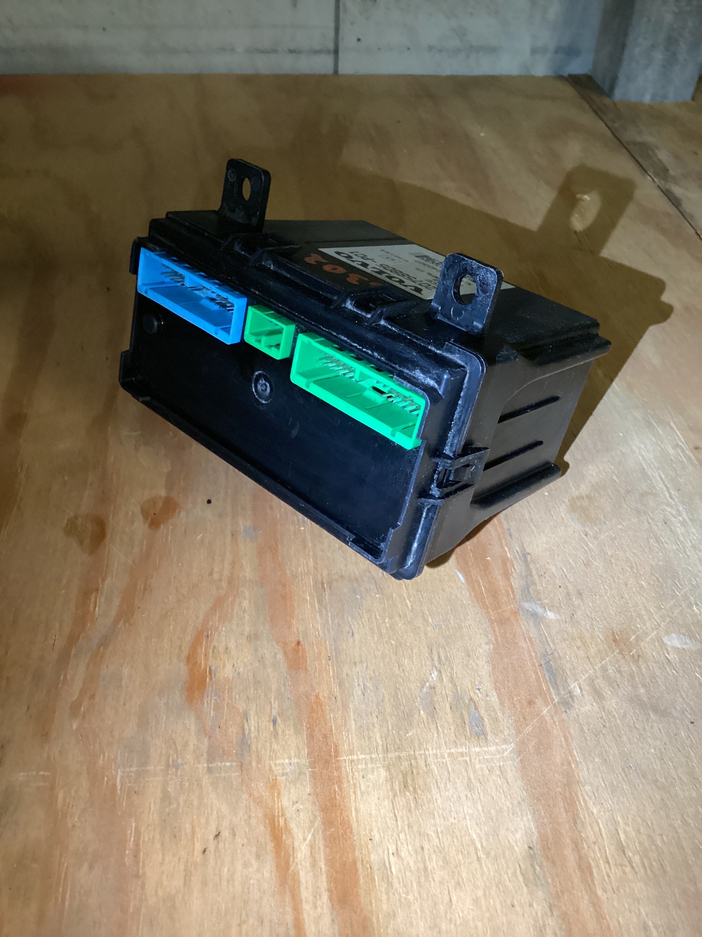 USED | CAB CONTROL MODULE VECU VOLVO VNL| SKU1,302