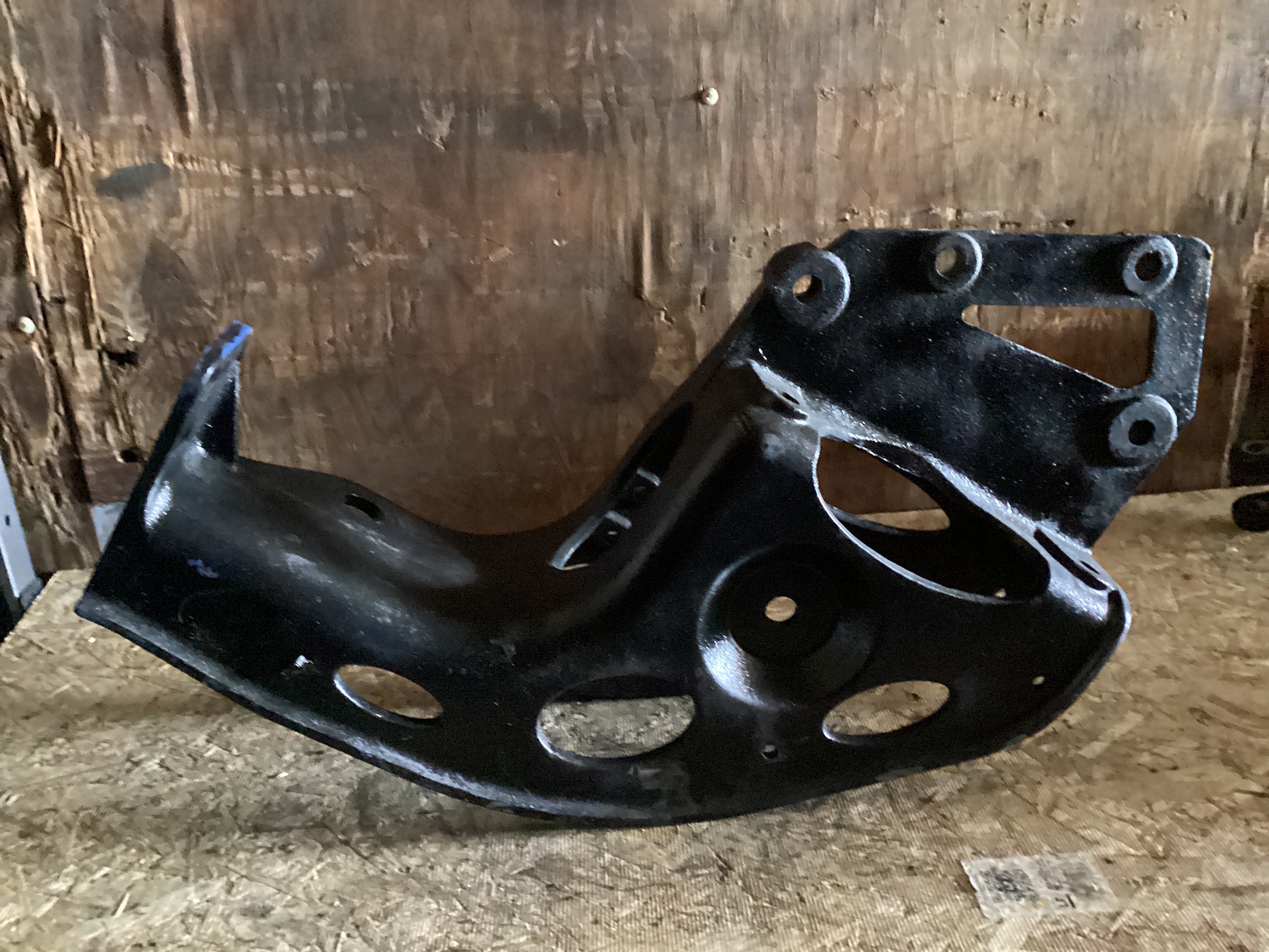 USED | FRONT SPRING HANGER FRAME RHS INTERNATIONAL | SKU883