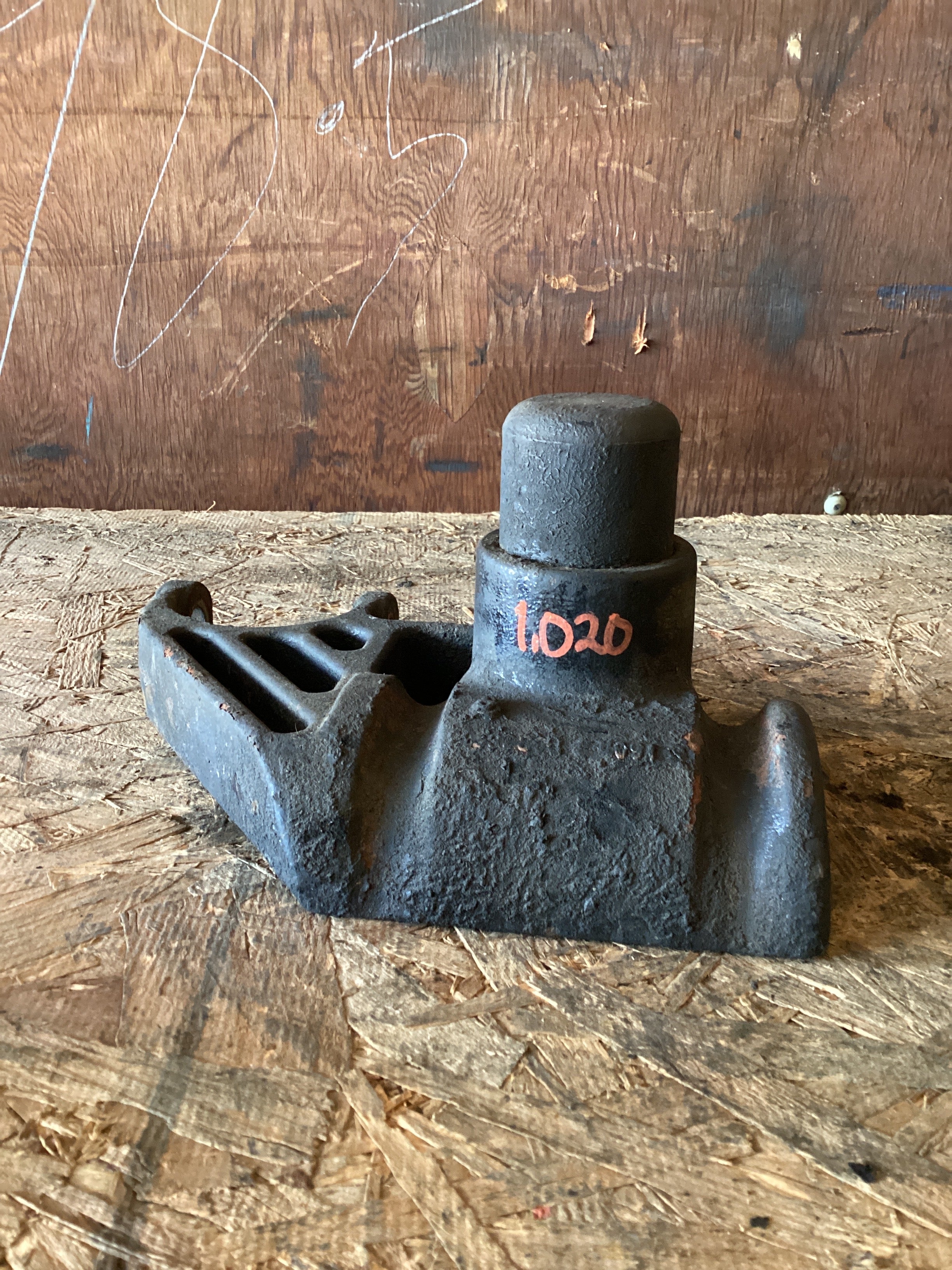 USED | FRONT SUSPENSION SHOCK MOUNT RHS VOLVO | SKU1,020