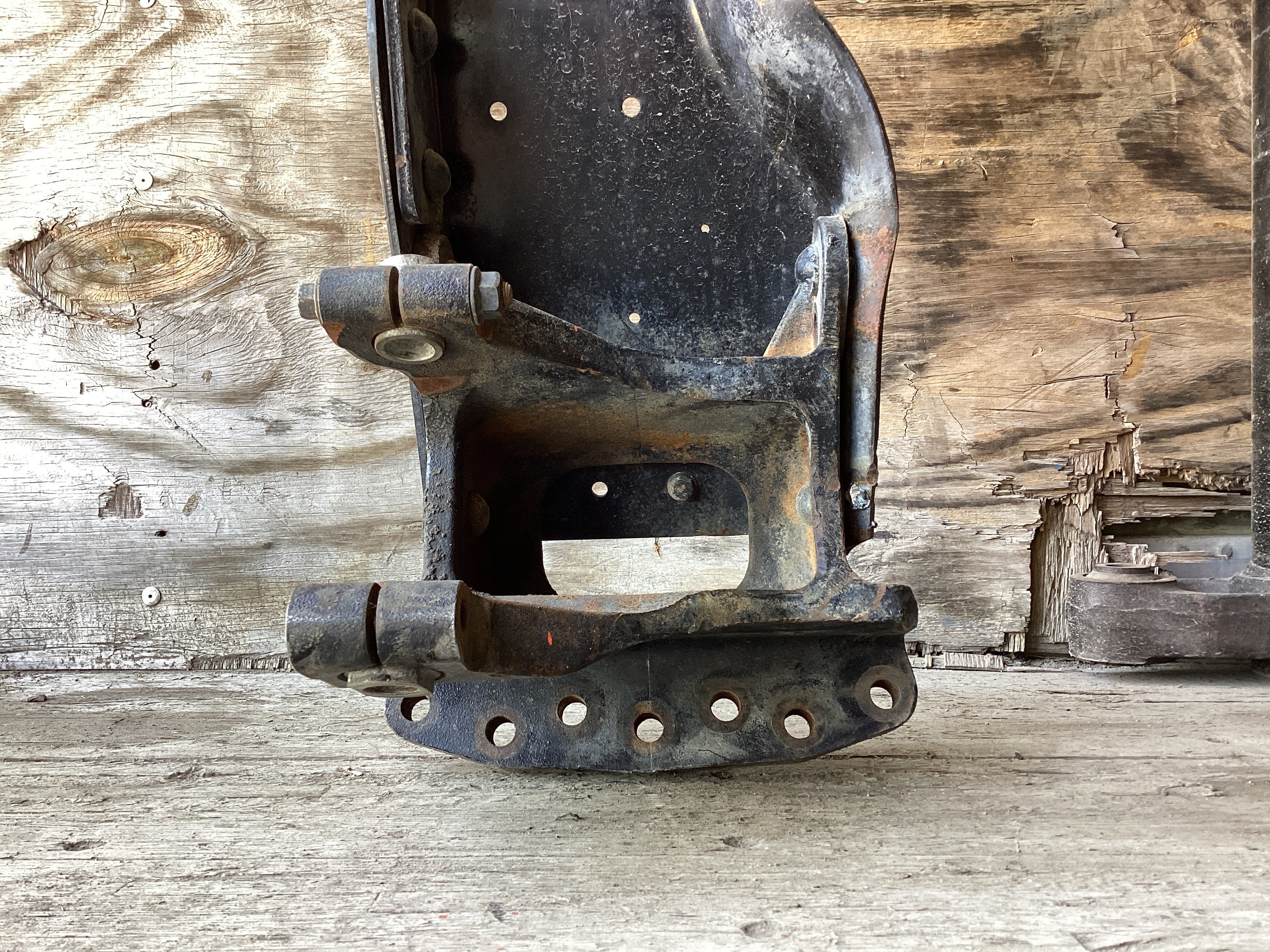 USED | FRAME CROSSMEMBER WITH SIDE BRACKETS ASSY VOLVO | SKU1,116