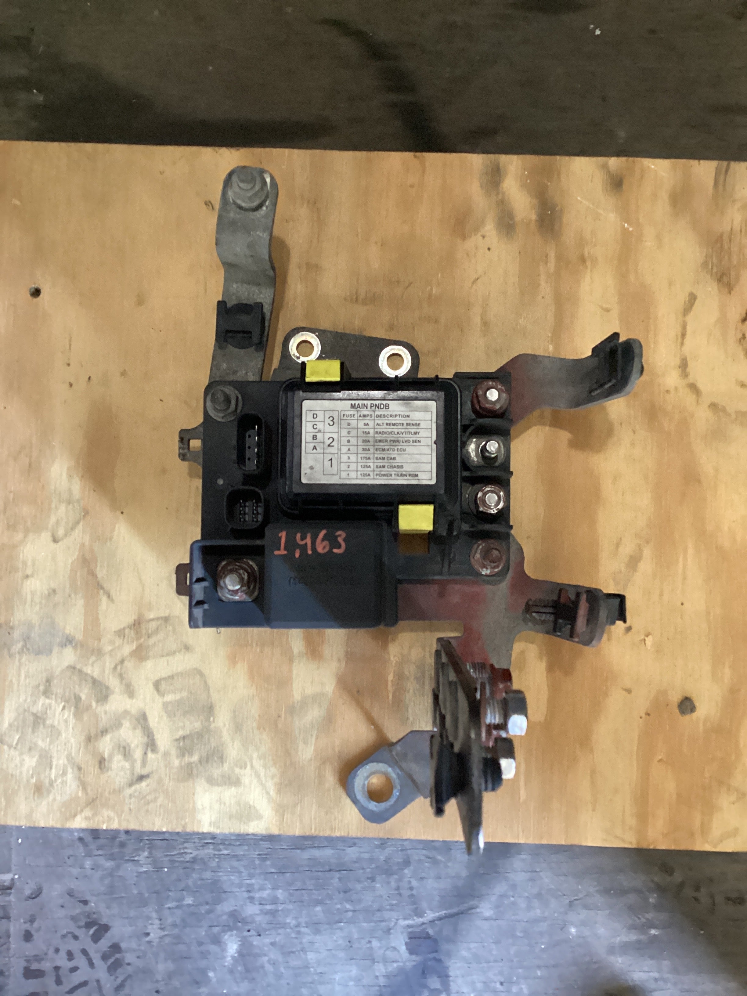 USED | POWER DISTRIBUTION FUSE BOX CASCADIA | SKU1,463