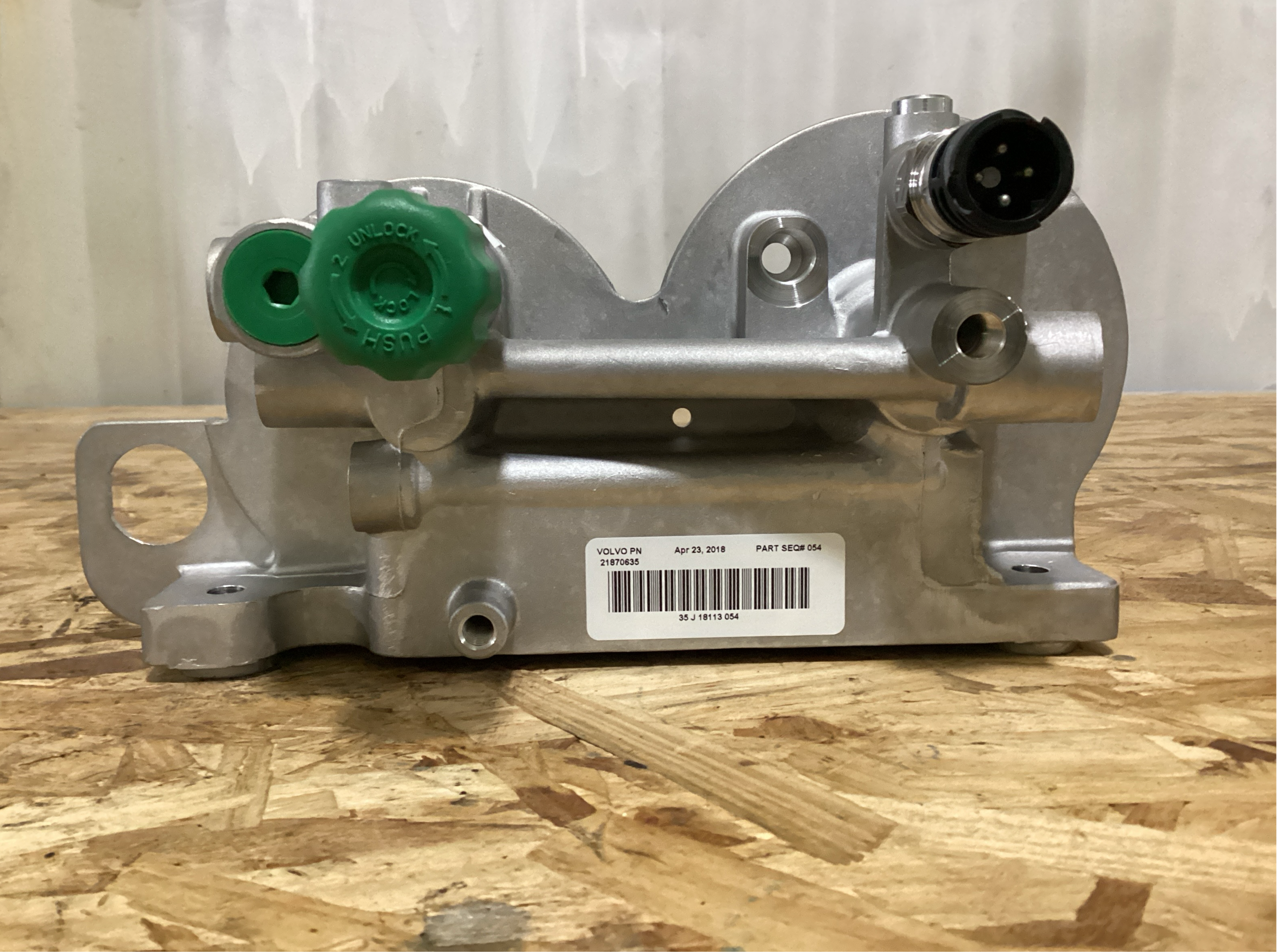 NEW | FUEL FILTER HOUSING VOLVO VNL | SKU717