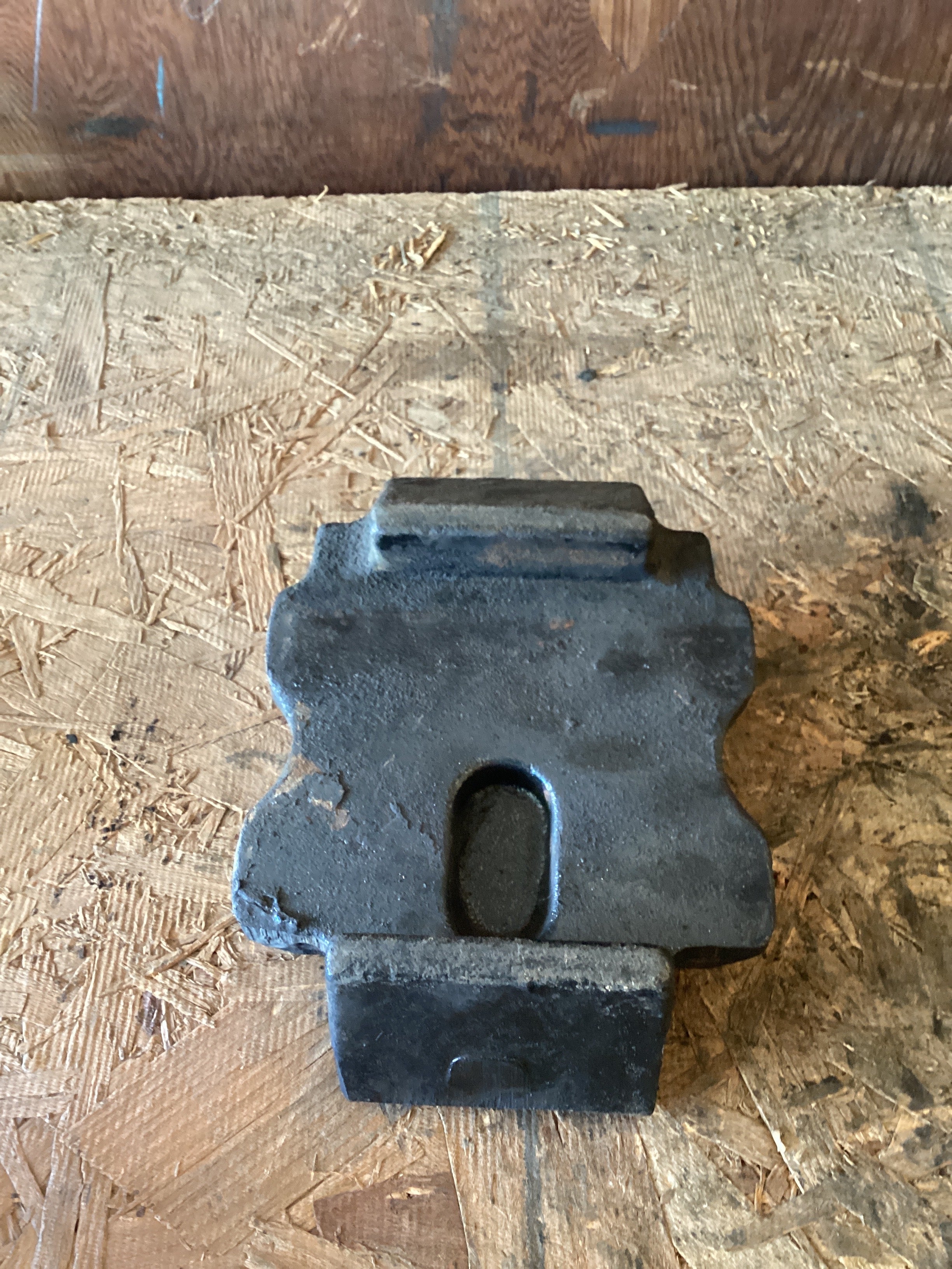 USED | REAR LEAF SPRING AXLE SEAT PLATE BRACKET INTERNATIONAL | SKU998