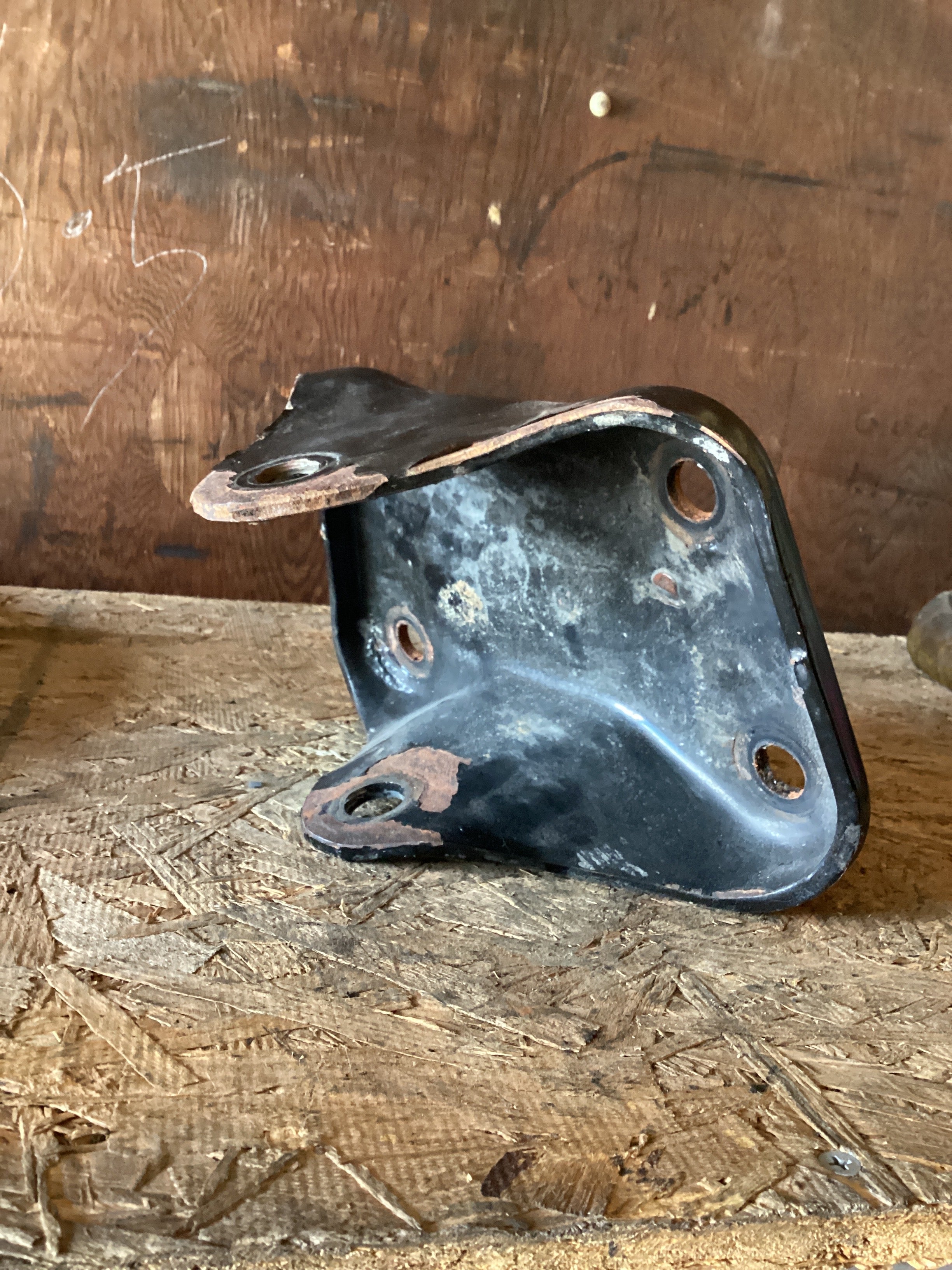 USED | LEAF SPRING HANGER BRACKET FREIGHTLINER | SKU963