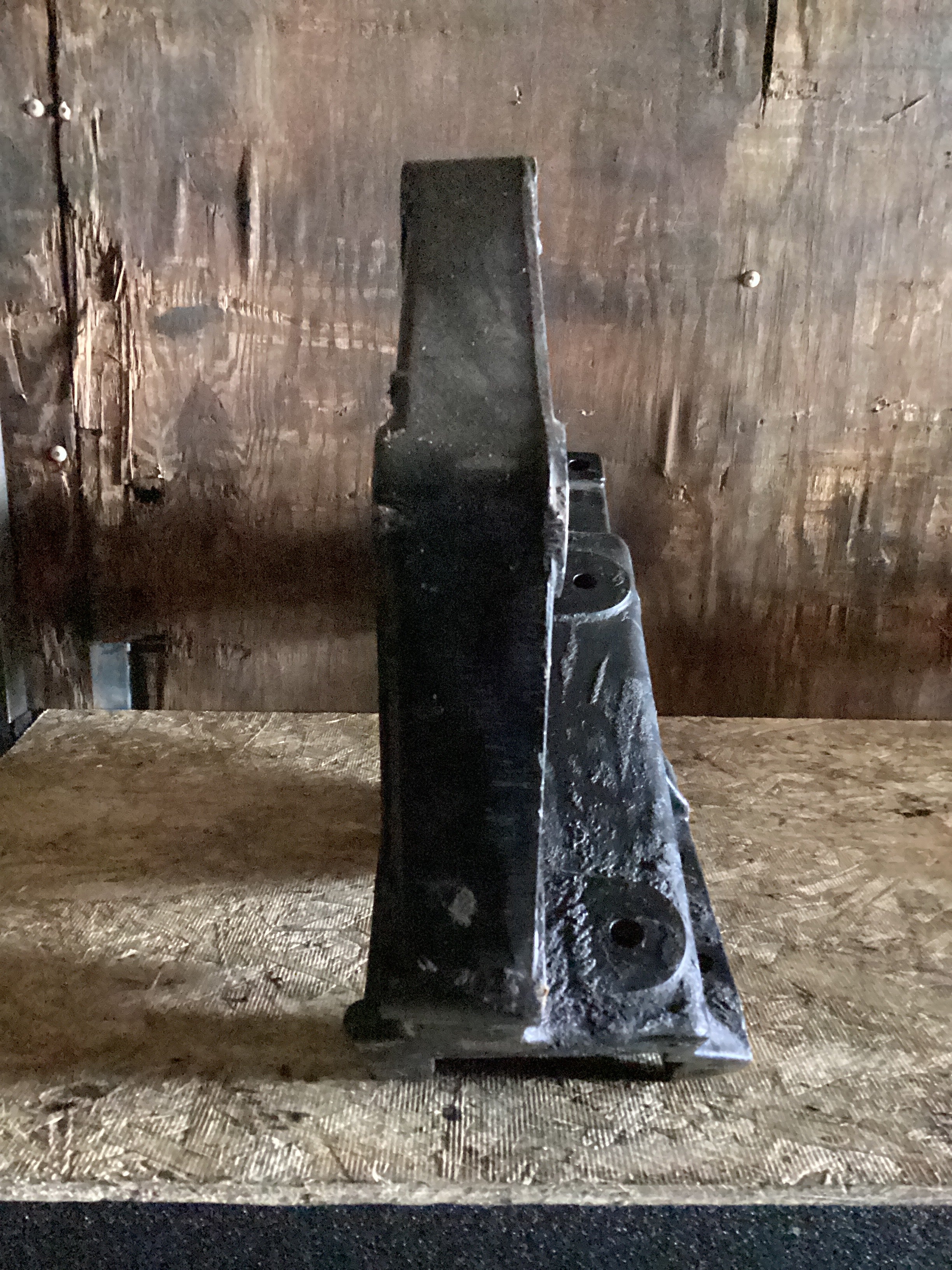 USED | FRONT SPRING DRIVE FRAME MOUNT LHS KENWORTH | SKU879