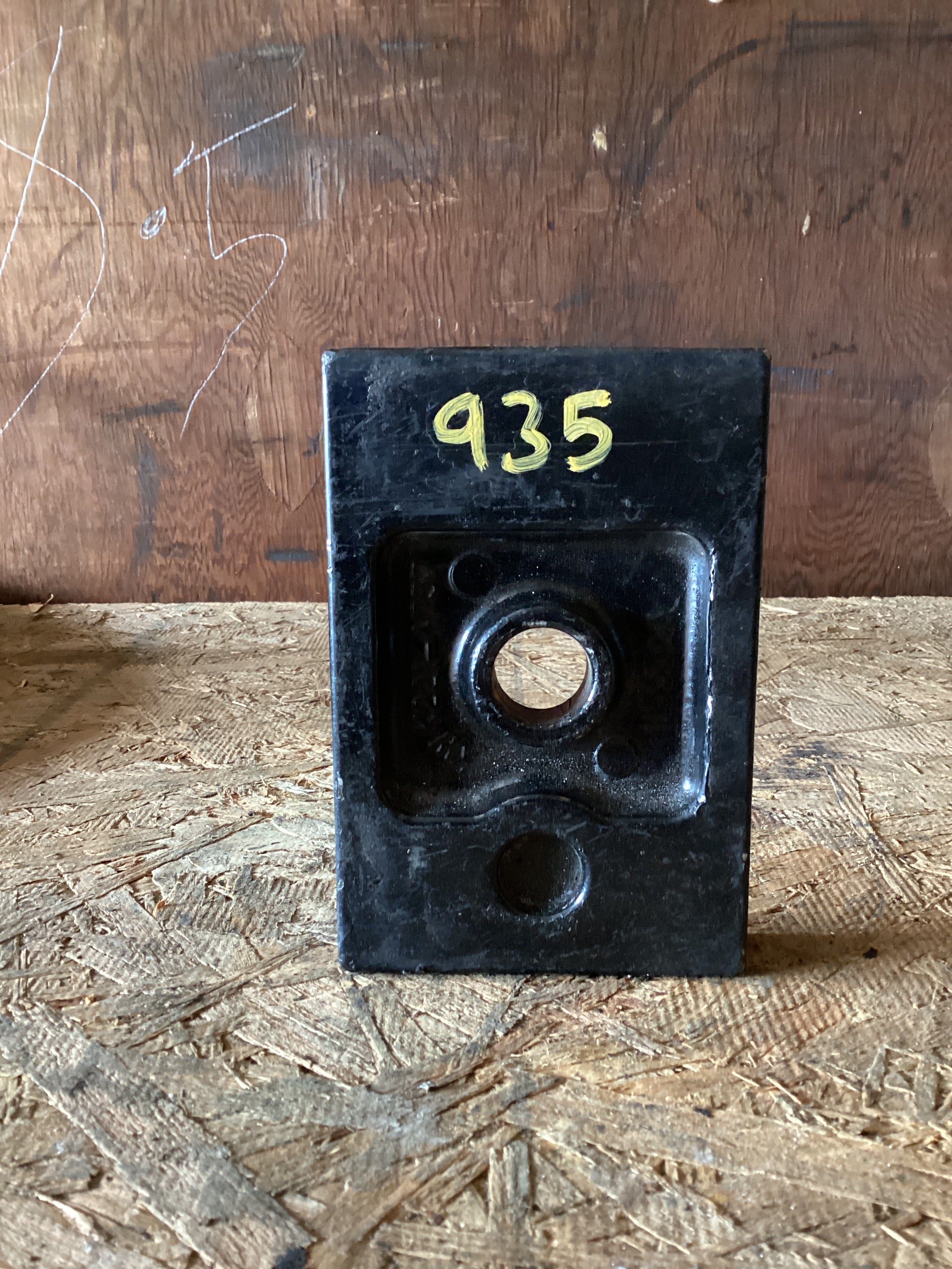 USED | FRONT LEAF SPRING SPACER | SKU935