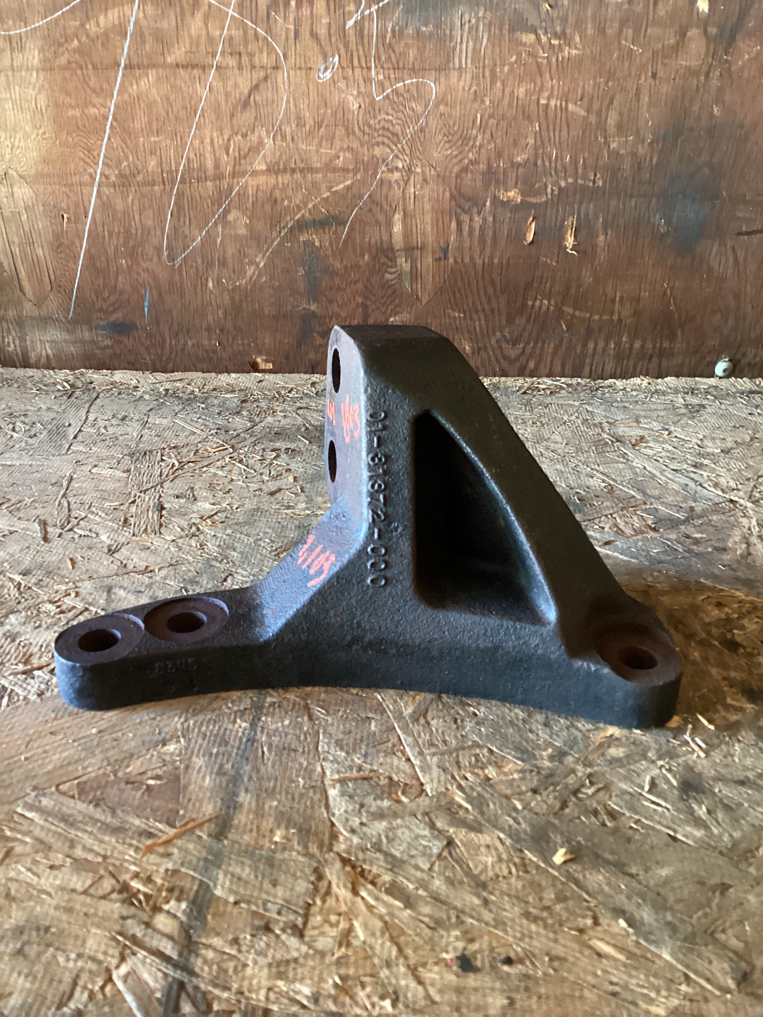 USED | REAR ENGINE MOUNT LHS DETROIT DD15 | SKU1,103