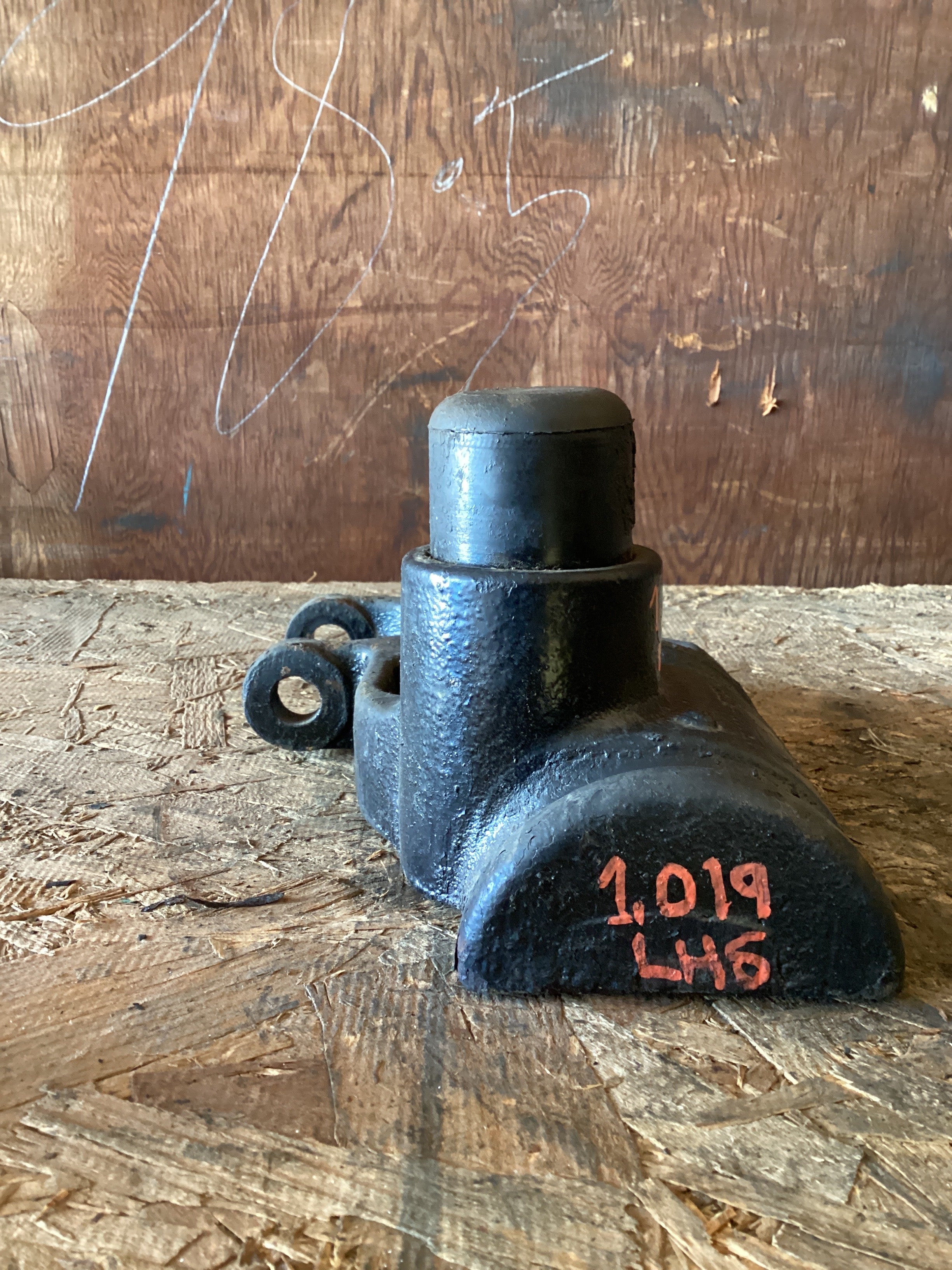 USED | FRONT SUSPENSION SHOCK MOUNT LHS VOLVO | SKU1,019