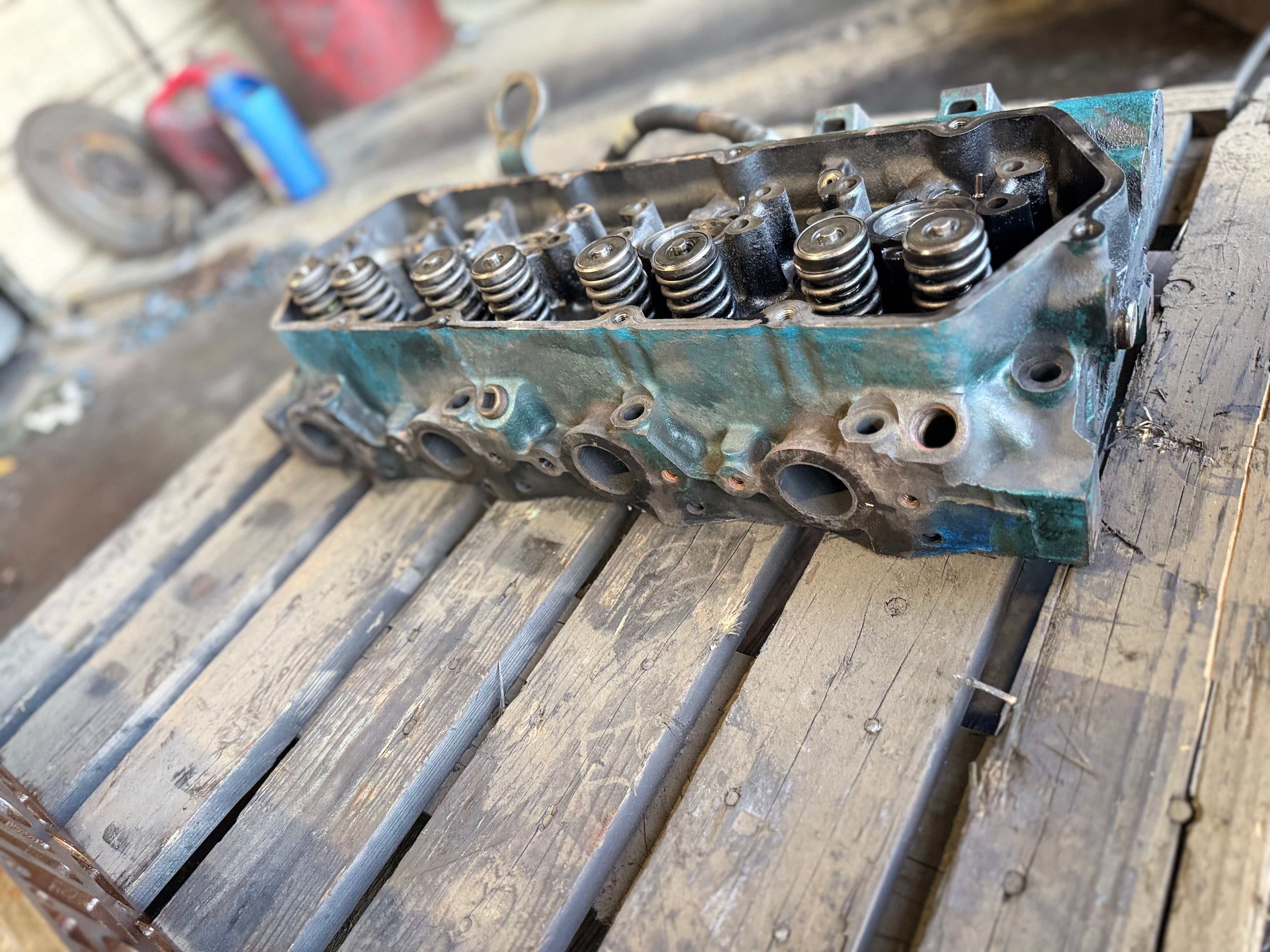 USED | ENGINE CYLINDER HEAD 2000 INTERNATIONAL NAVISTAR 7.3 T444E | SKU1,240