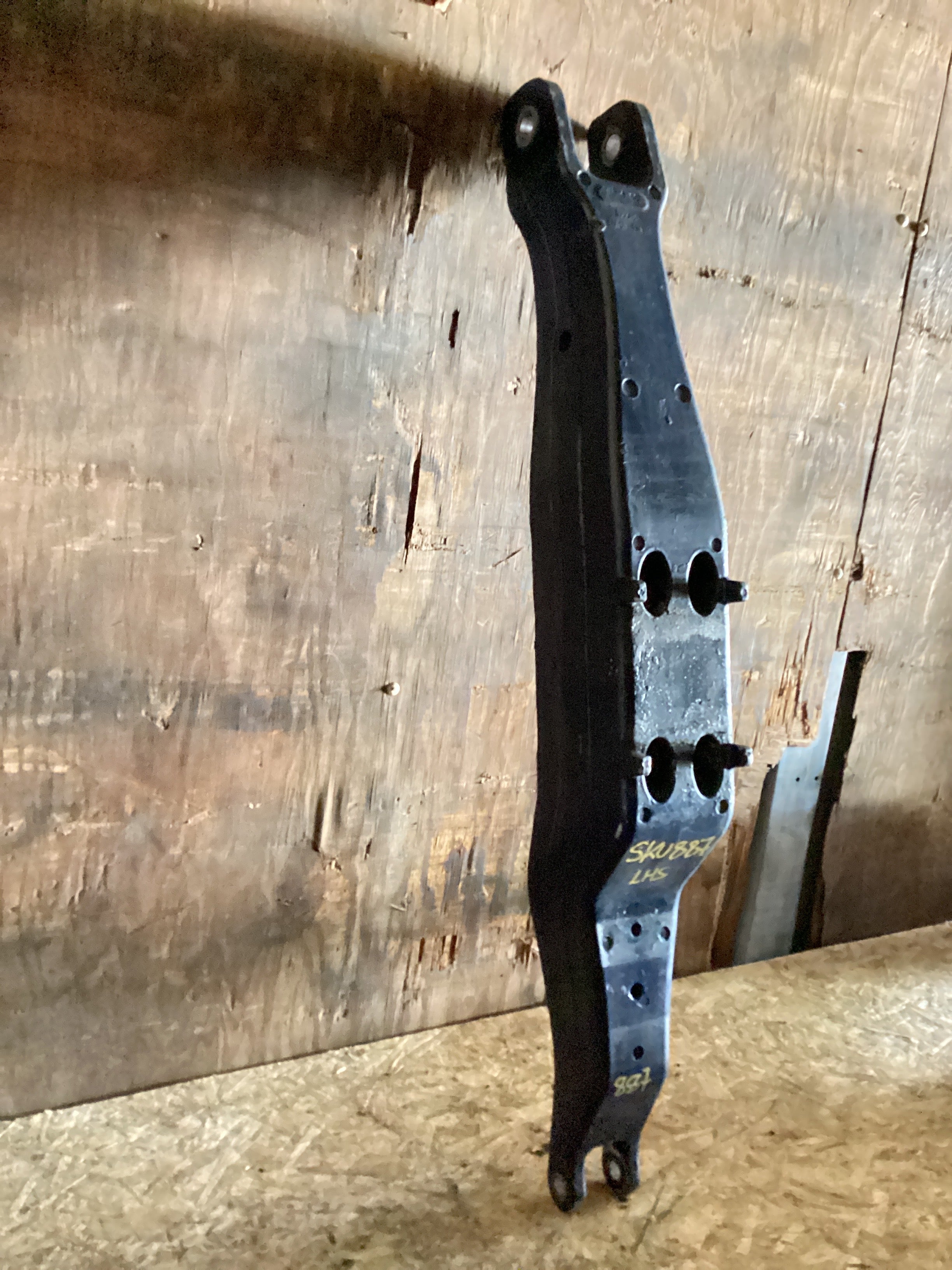 USED | REAR SUSPENSION AIR SPRING PEDESTAL LHS KENWORTH | SKU887