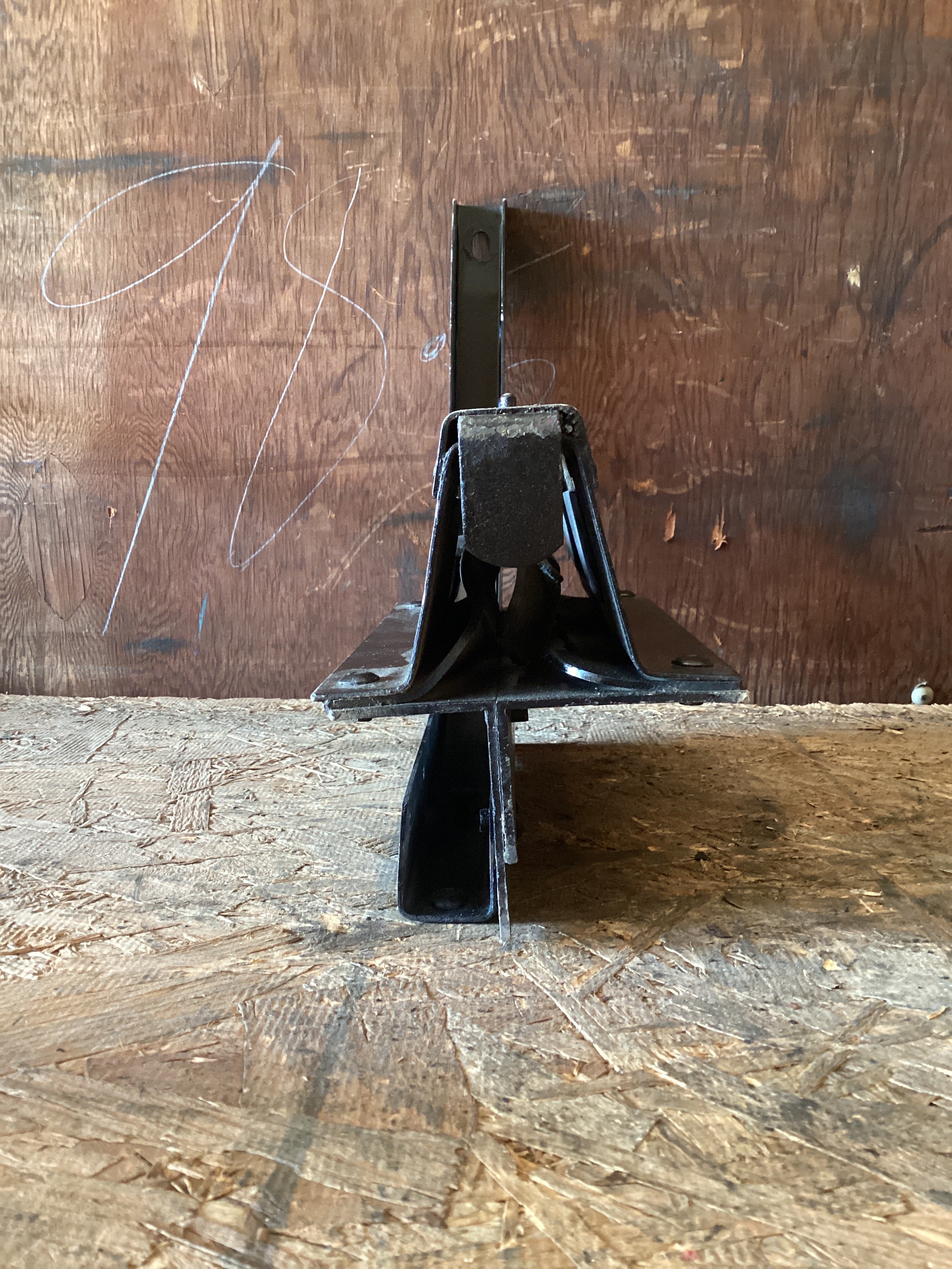 USED | CAB EXTENDER FAIRING BRACKET ASSY FREIGHTLINER | 1,074