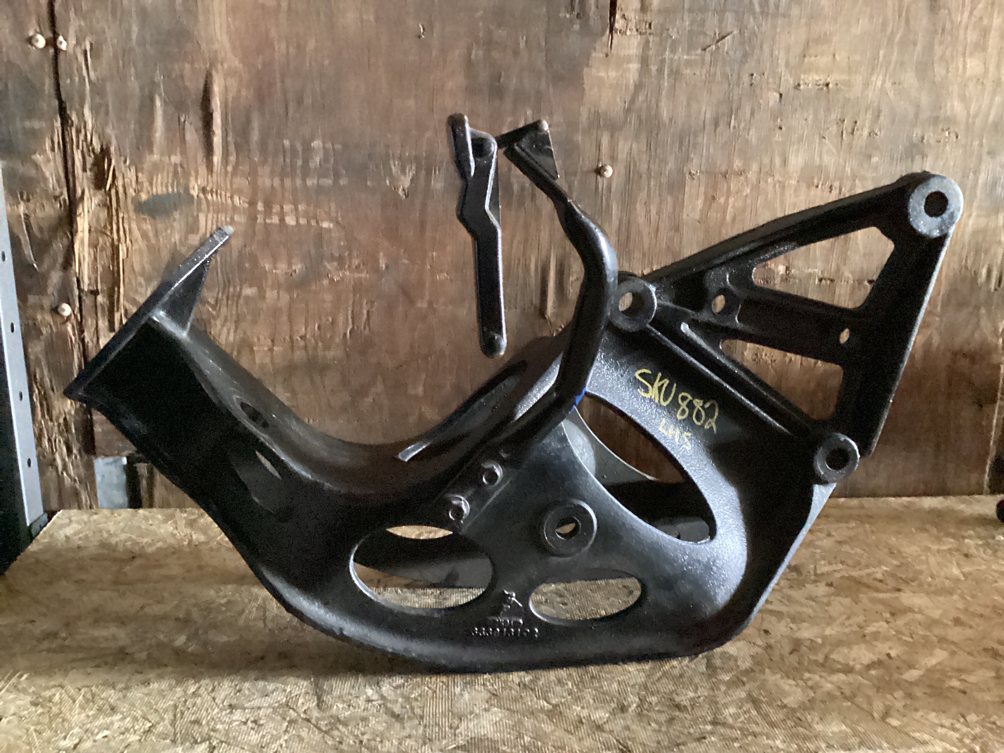 USED | FRONT SPRING HANGER FRAME LHS INTERNATIONAL | SKU882