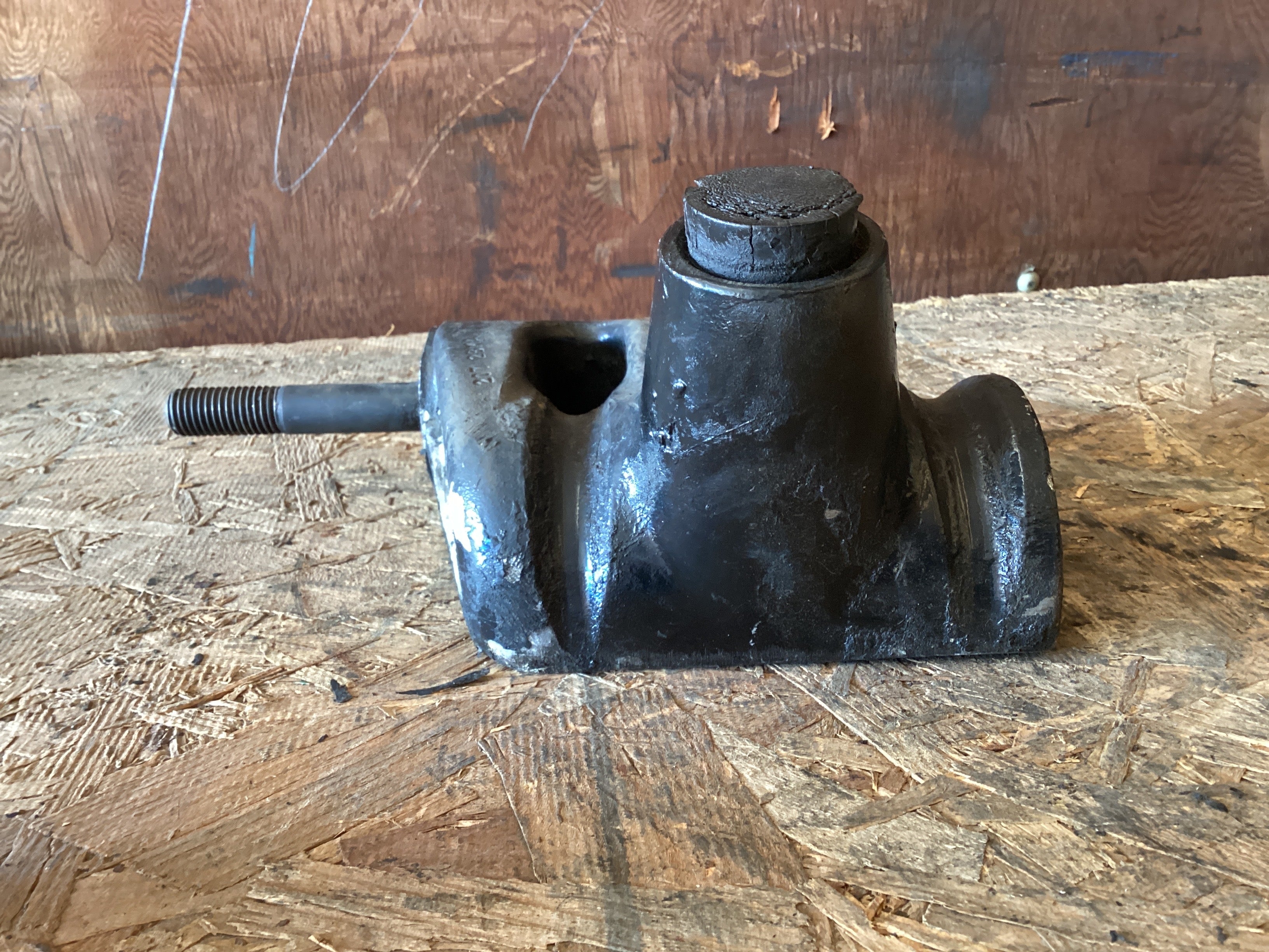 USED | FRONT SUSPENSION LEAF SPRING BUMP STOP WITH LOWER SHOCK MOUNT LHS FREIGHTLINER | SKU1,017