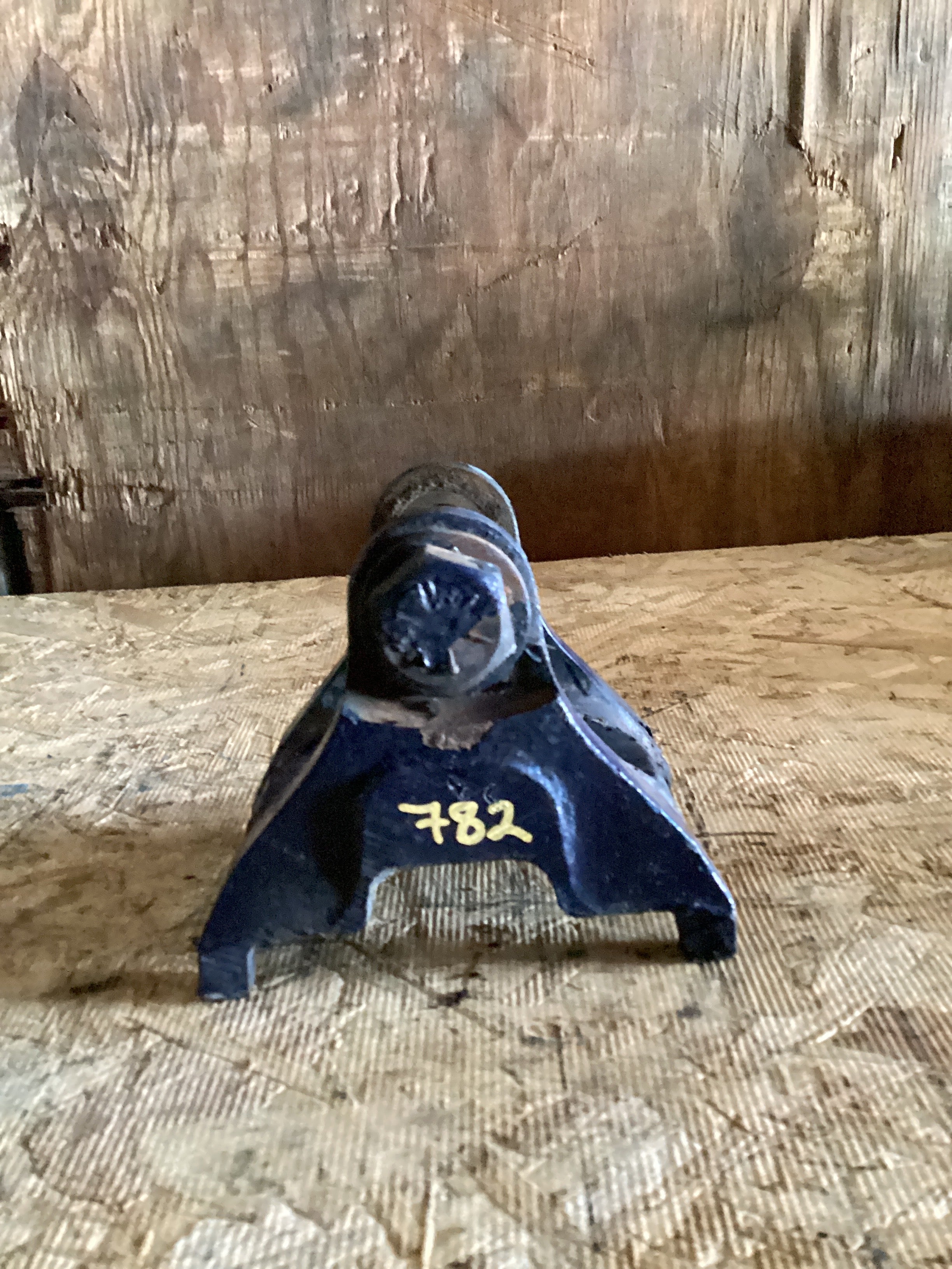 USED | REAR SUSPENSION LEAF SPRING U-BOLT BRACKET | SKU782