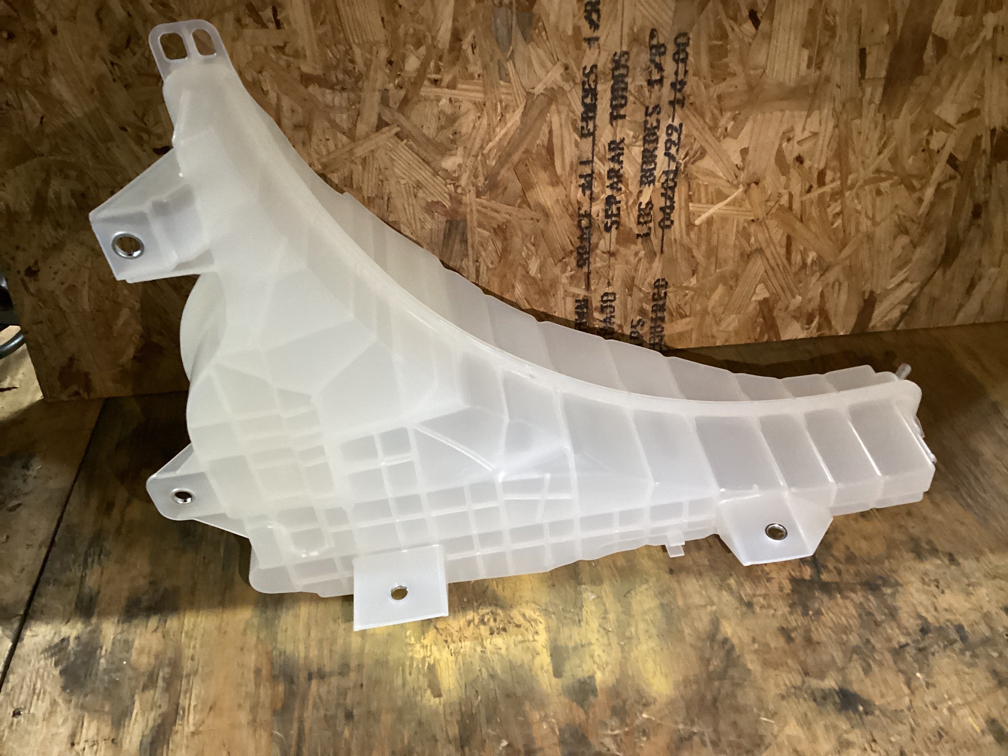 NEW | COOLANT RESERVOIR CASCADIA | SKU1,396