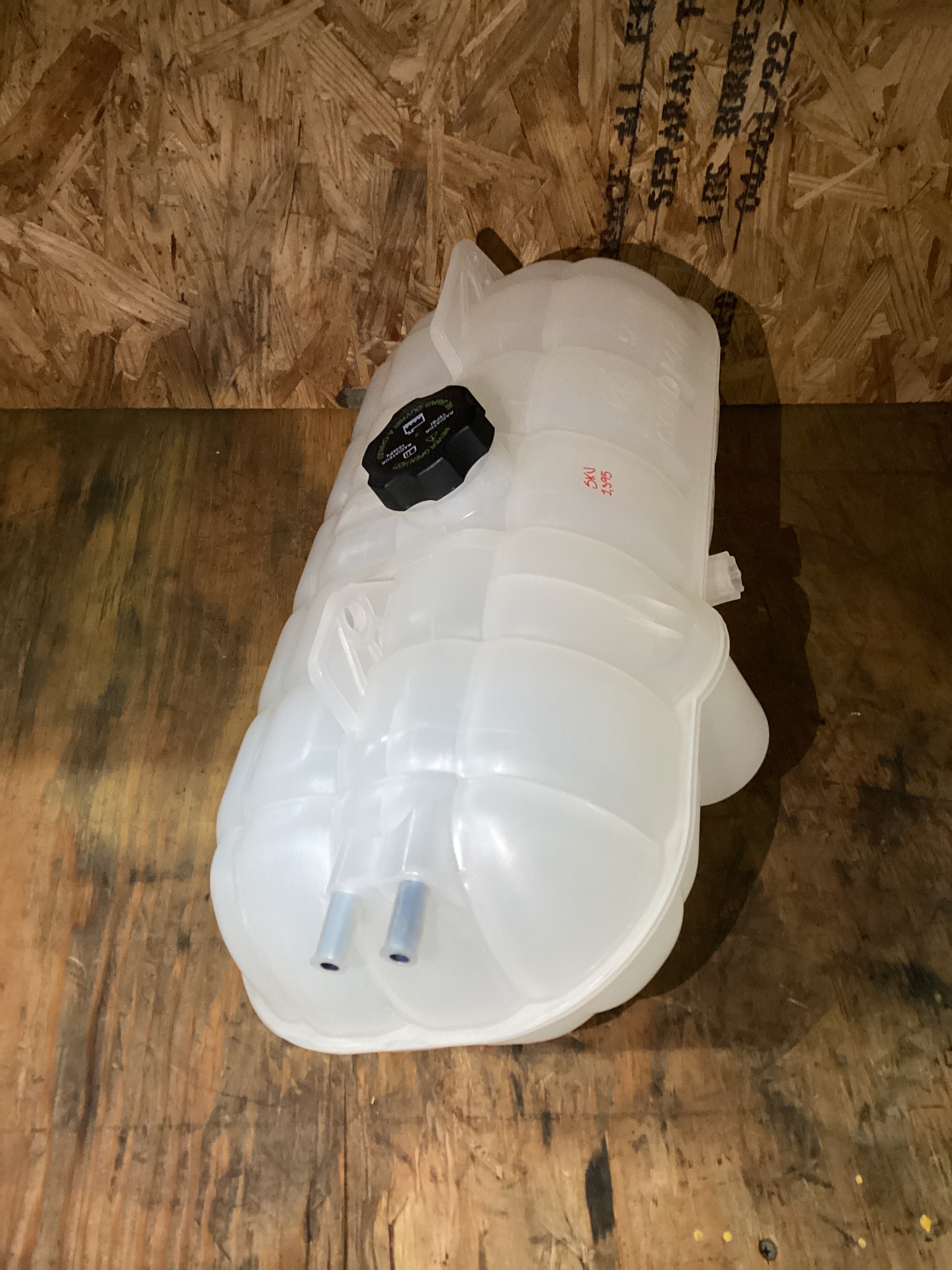 NEW | COOLANT RESERVOIR TANK FREIGHTLINER CENTURY / COLUMBIA | SKU1,395